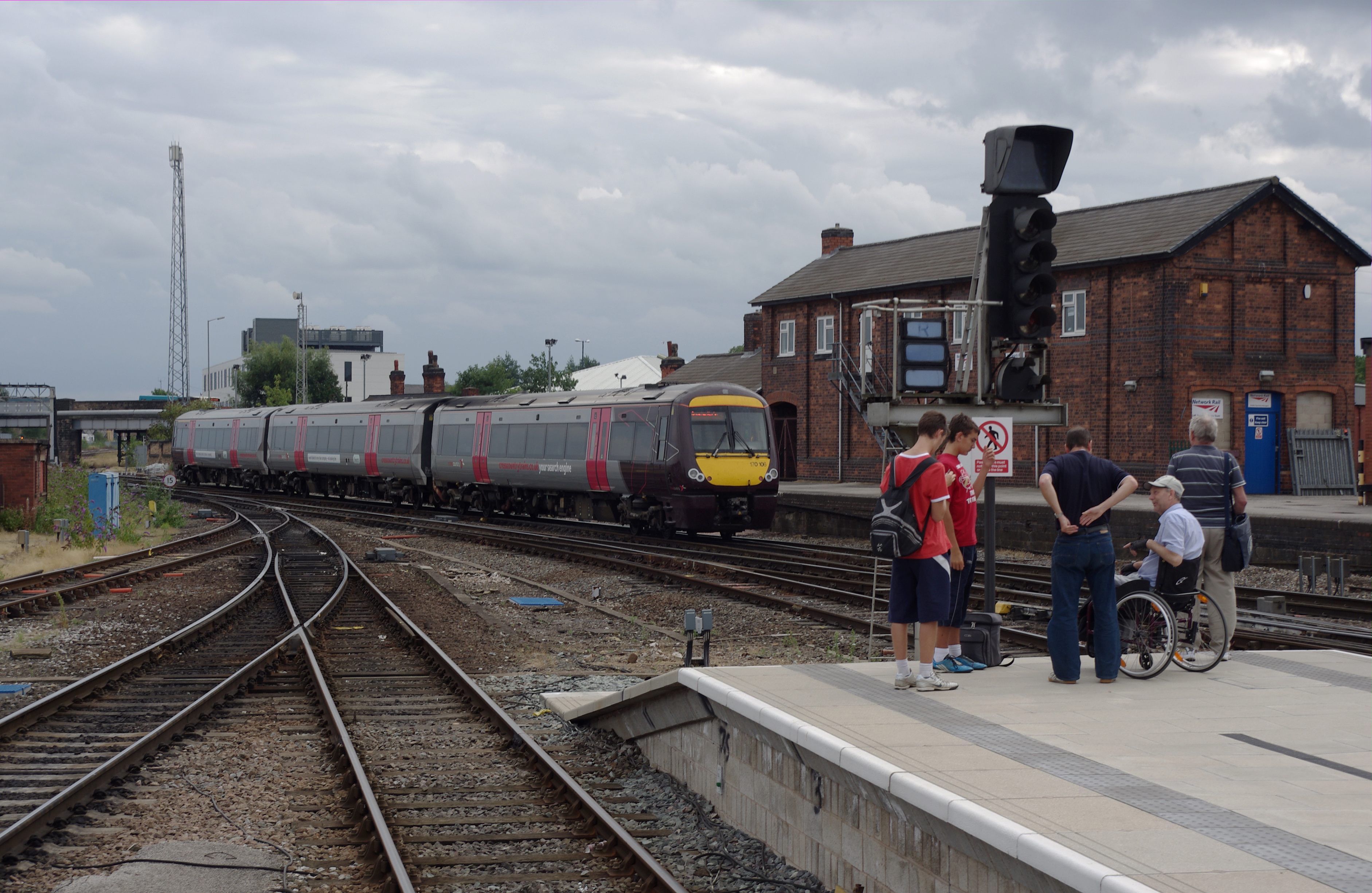 Derby railway station MMB 48 170106