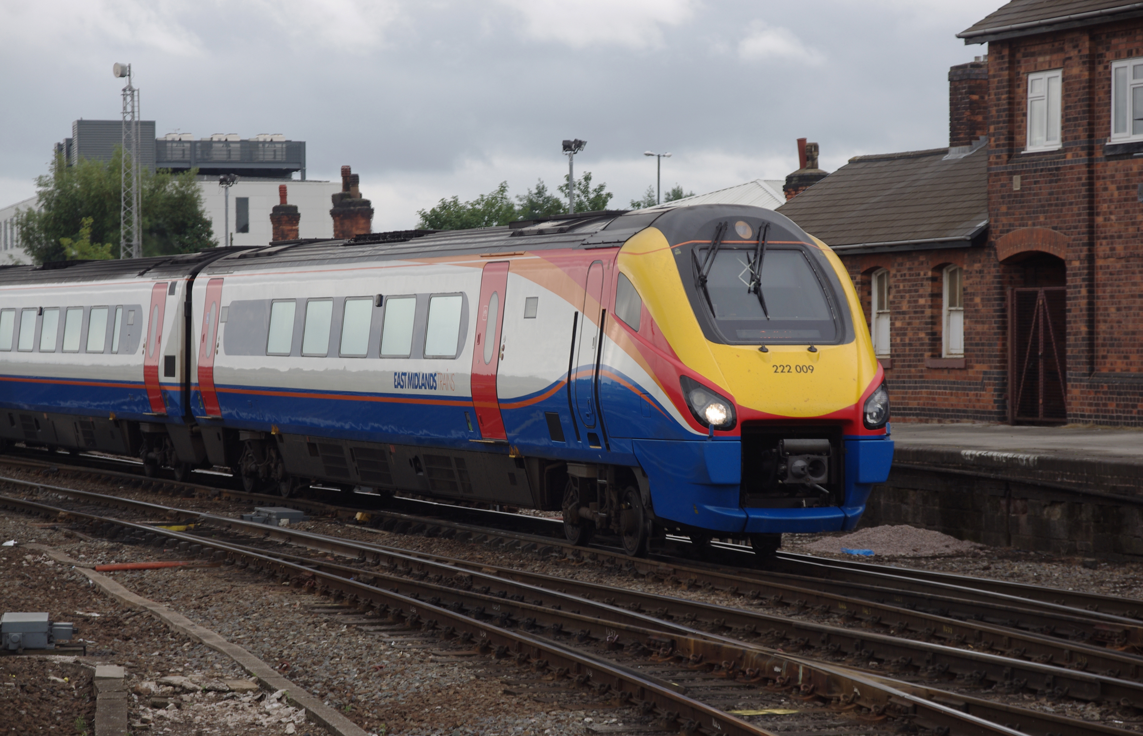 Derby railway station MMB 71 222009