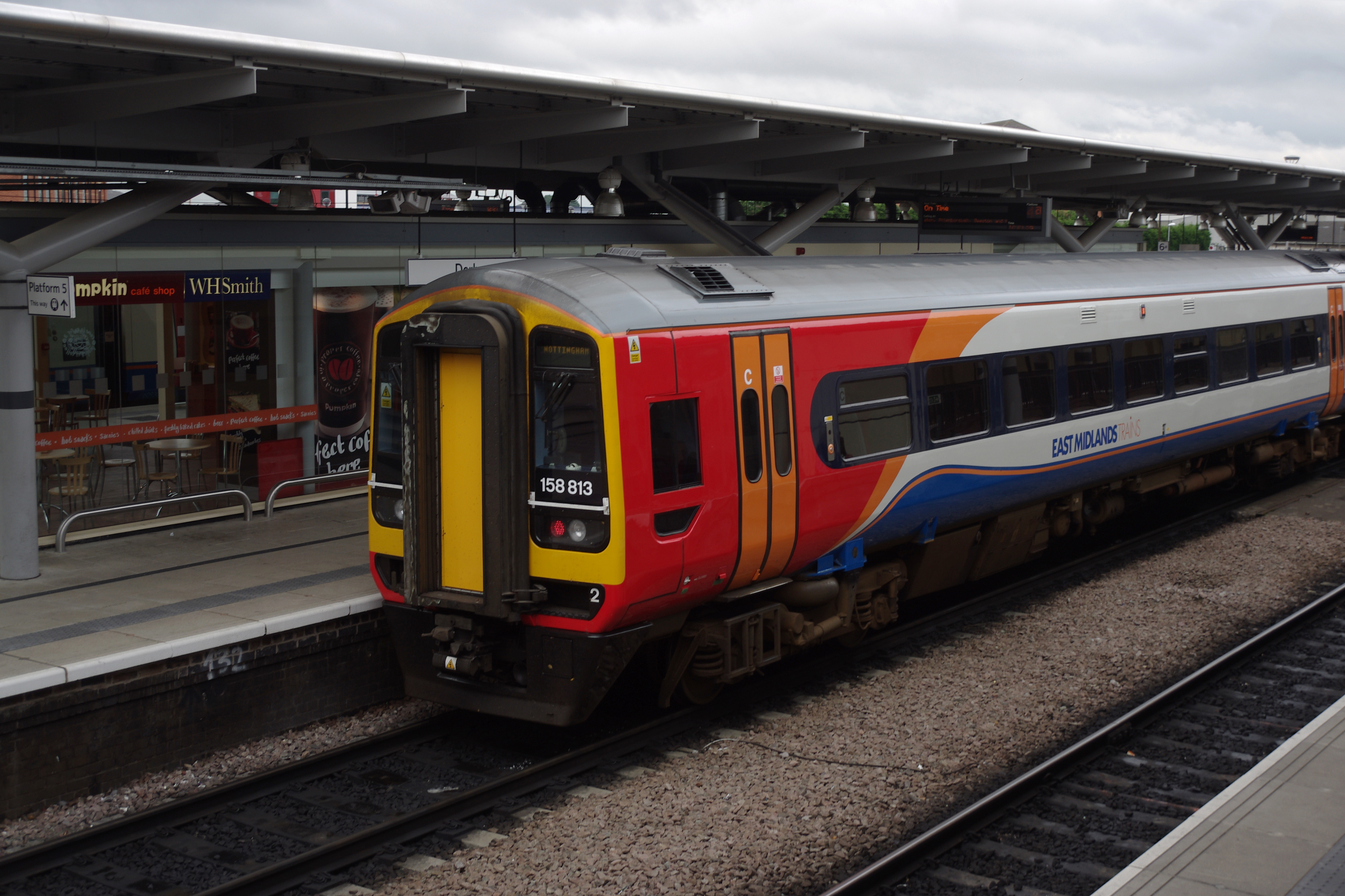Derby railway station MMB 76 158813