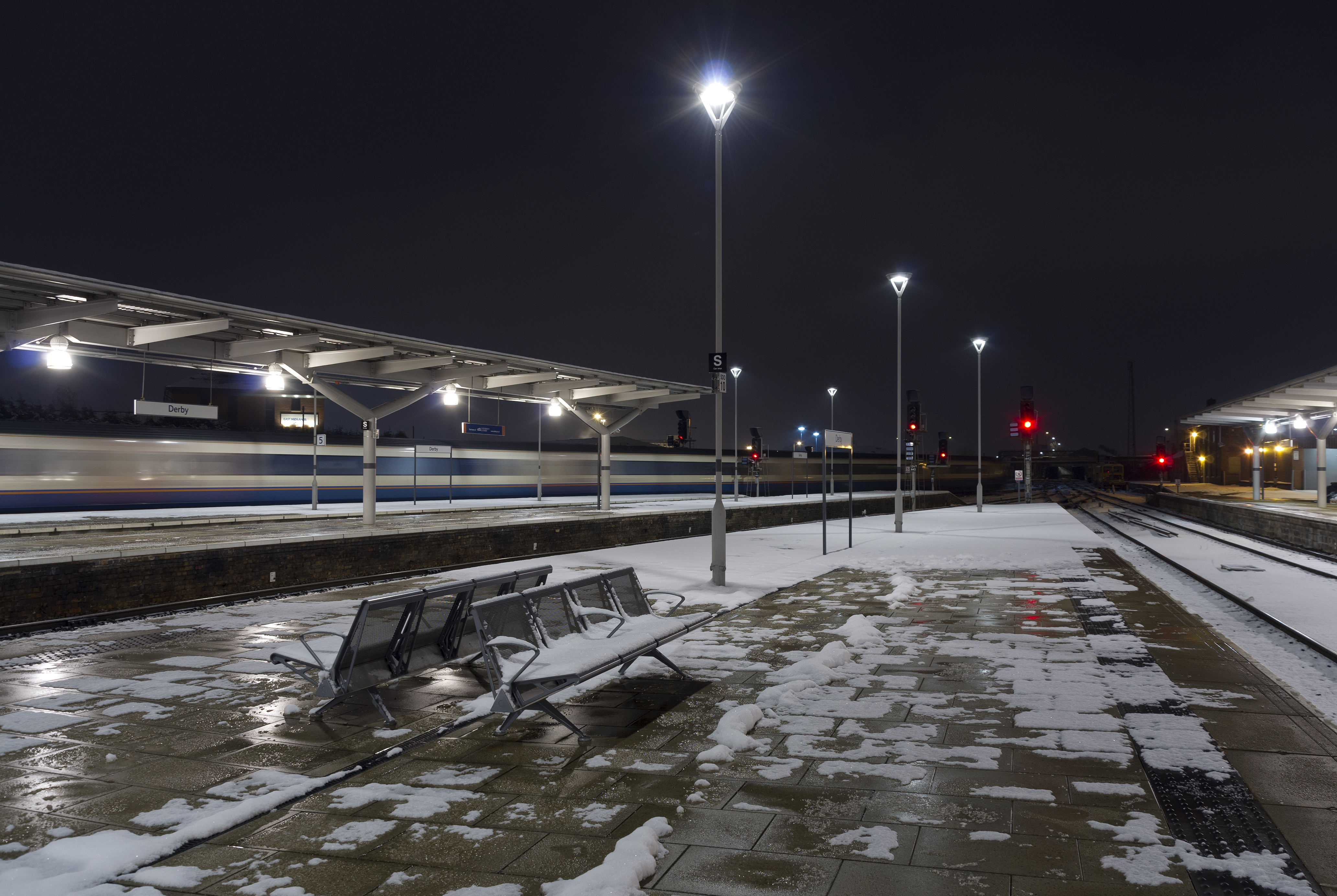 Derby railway station MMB C9 222002