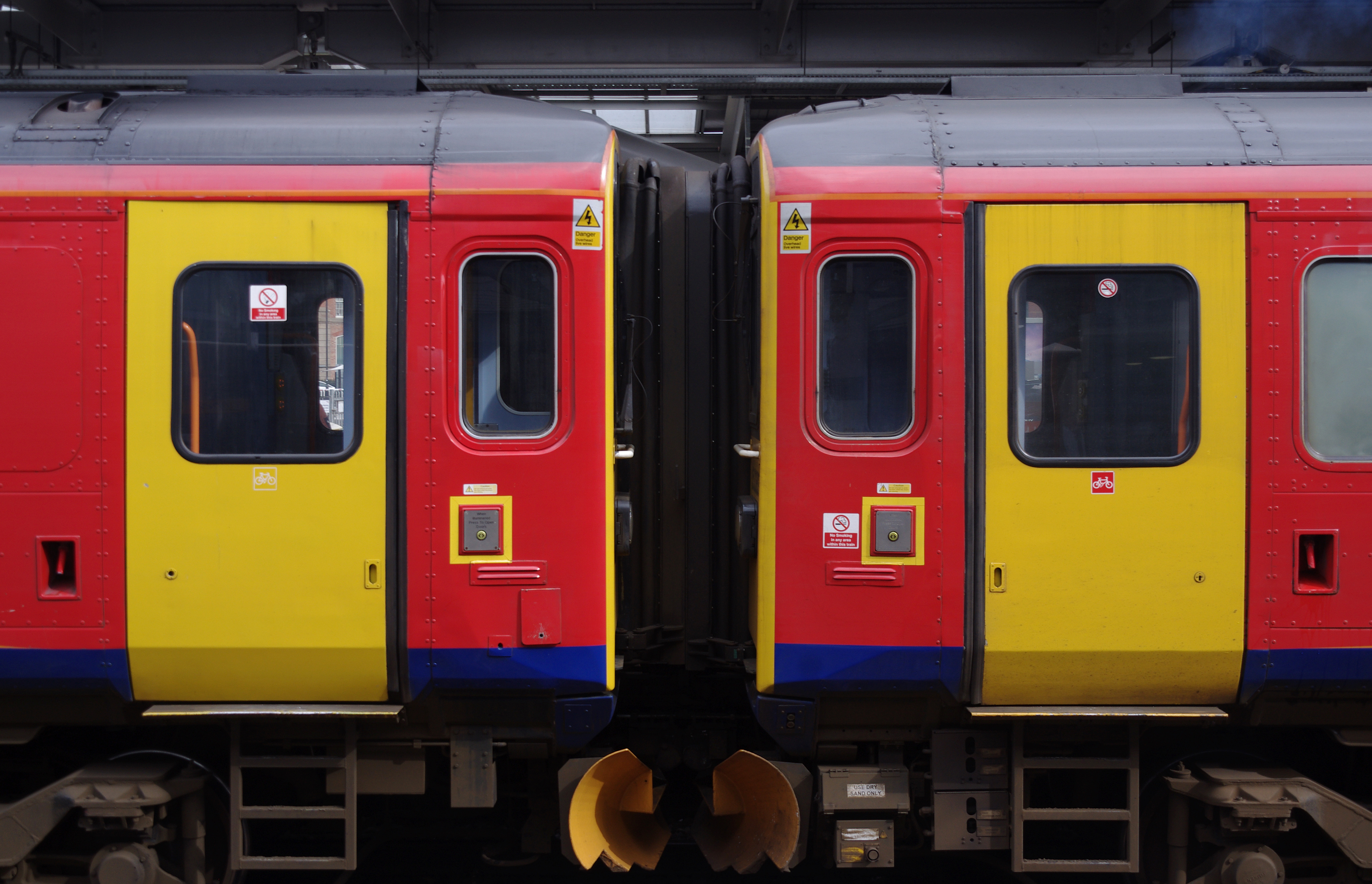 Derby railway station MMB E1 153357 153383