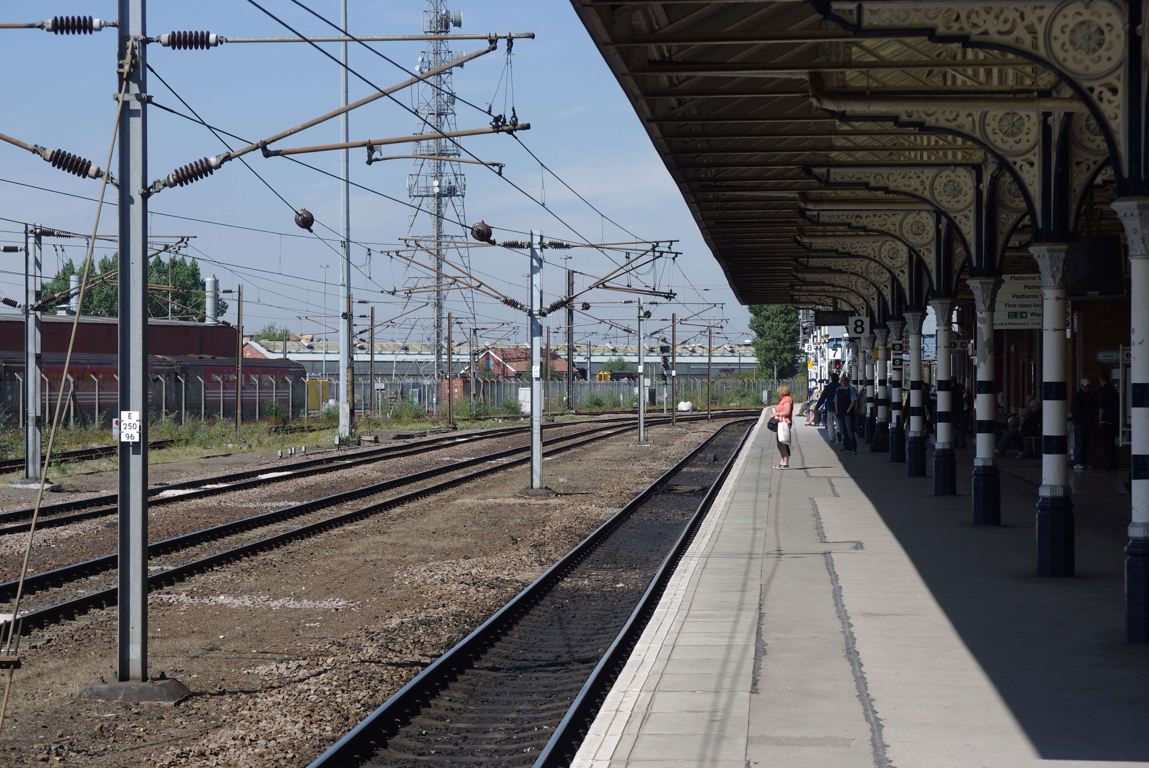 Doncaster railway station MMB 08