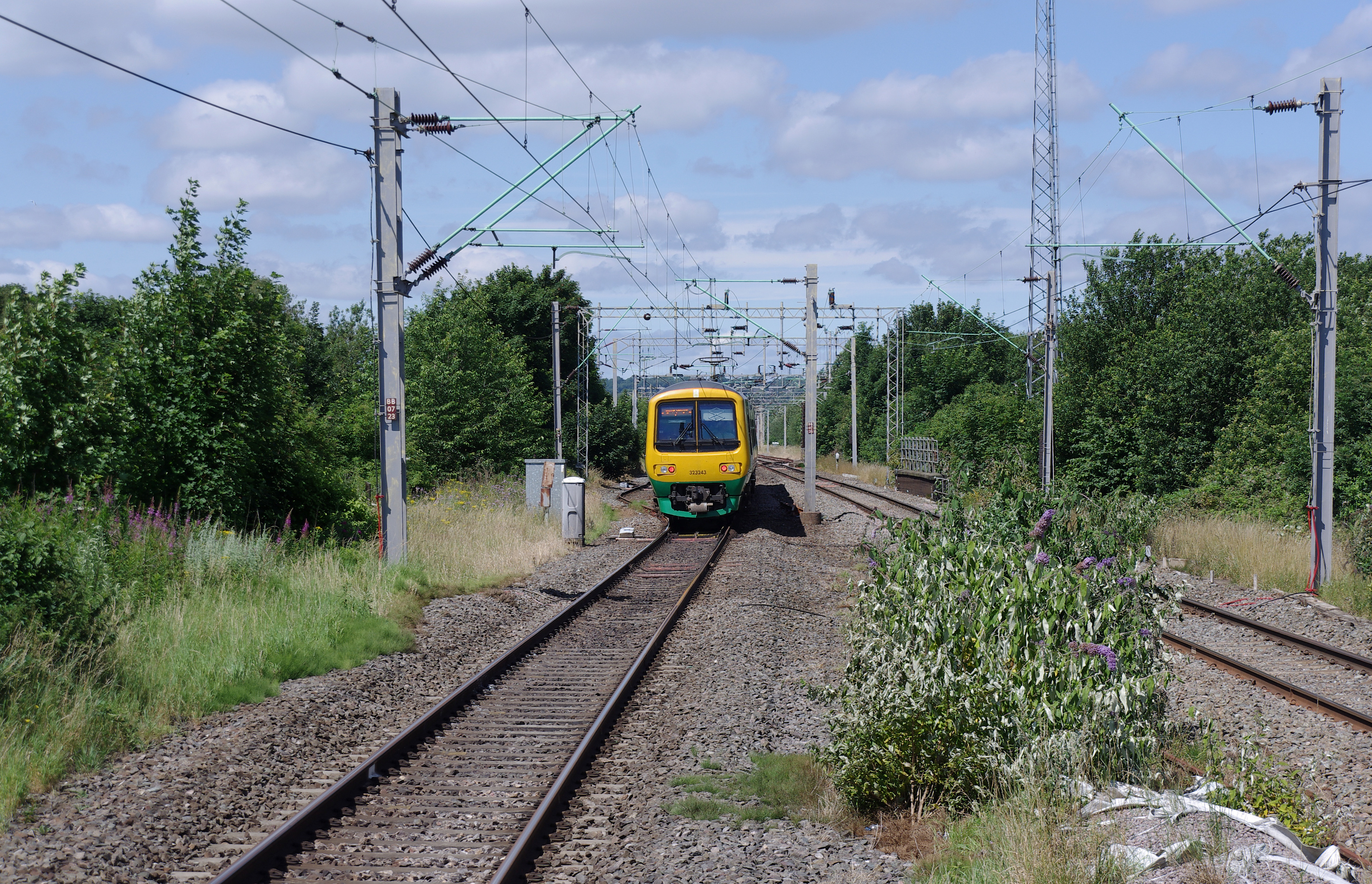 Dudley Port railway station MMB 07 323243
