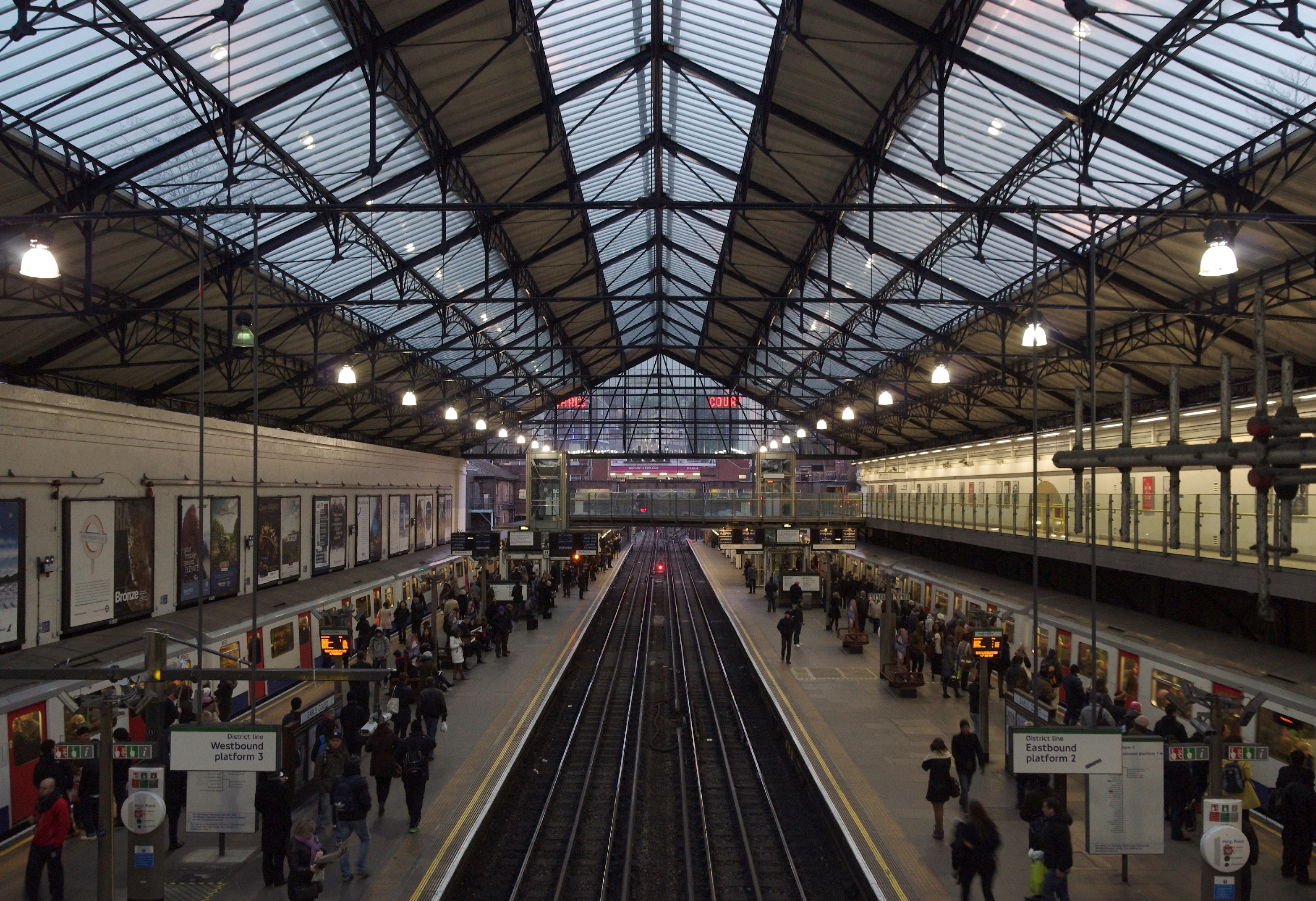Earl's Court tube station MMB 02 D-Stock