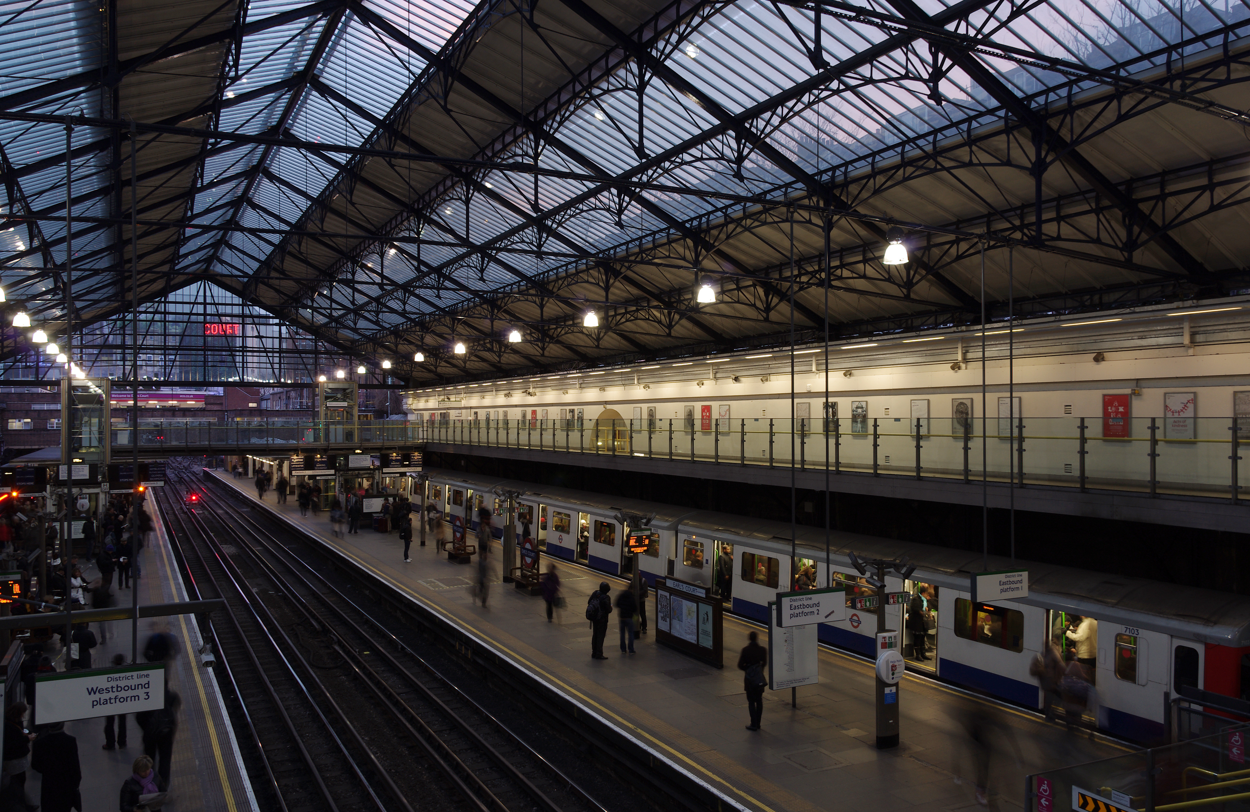 Earl's Court tube station MMB 03 D-Stock