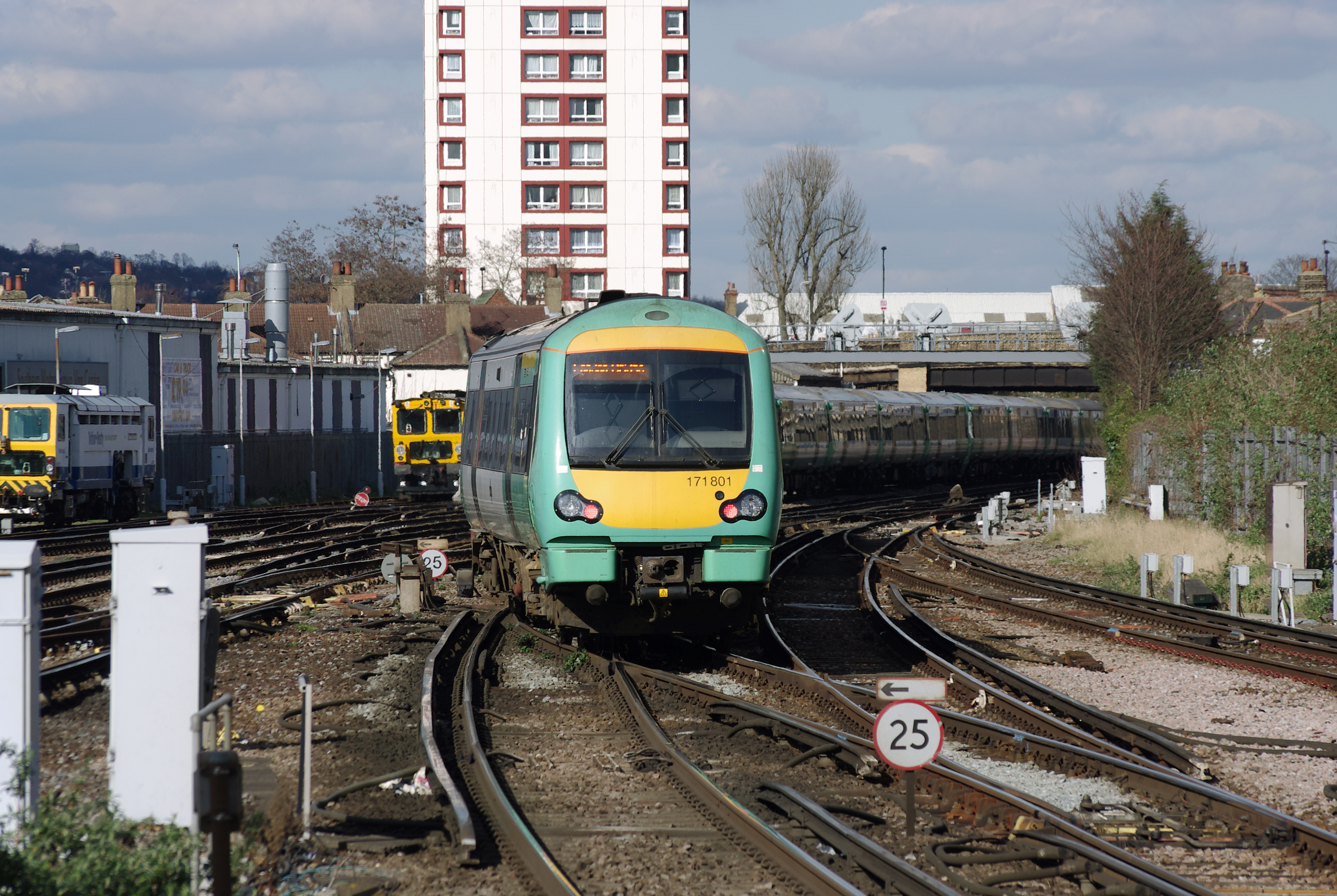 East Croydon station MMB 06 171801 377XXX