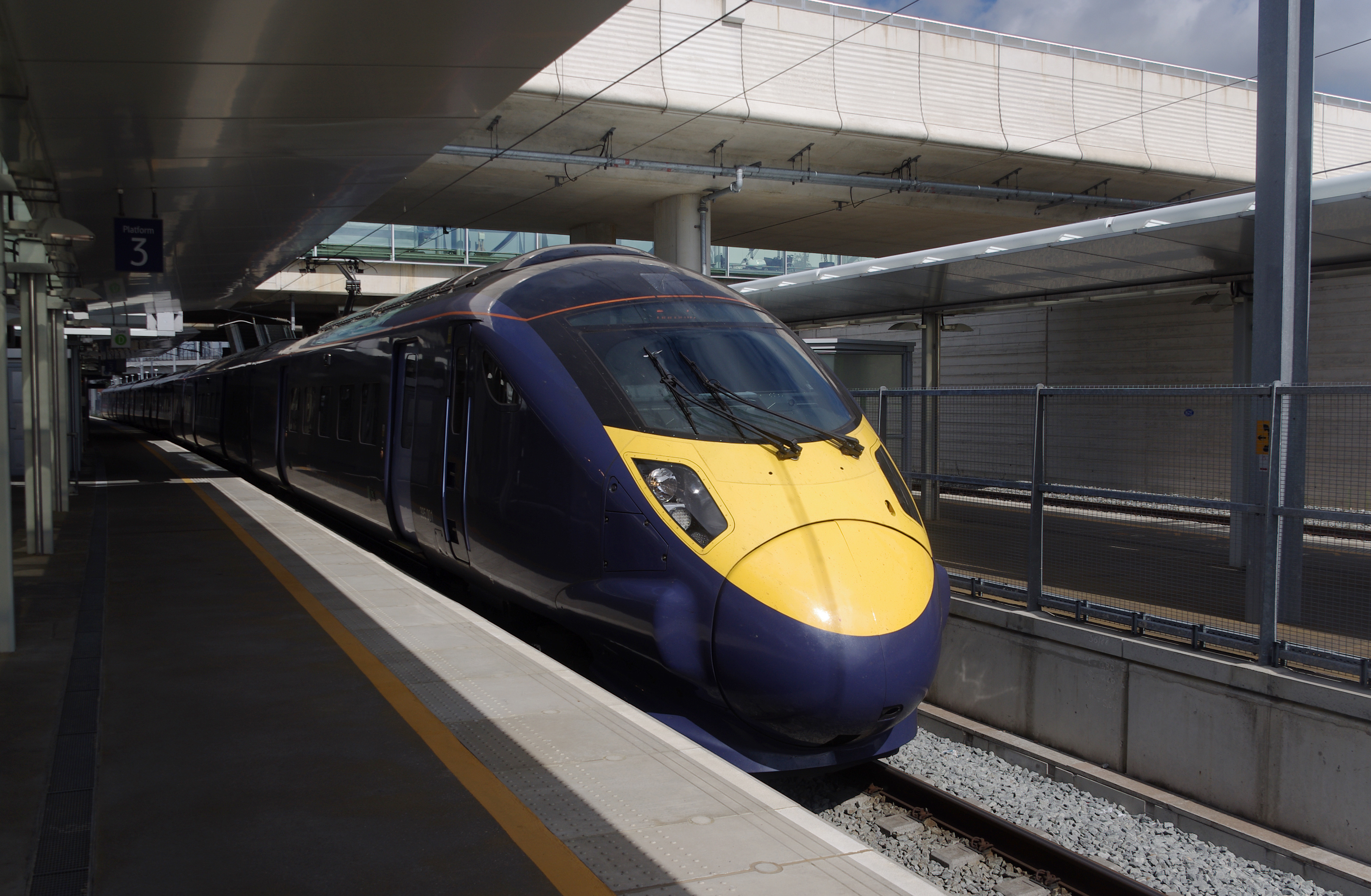 Ebbsfleet International railway station MMB 03 395018