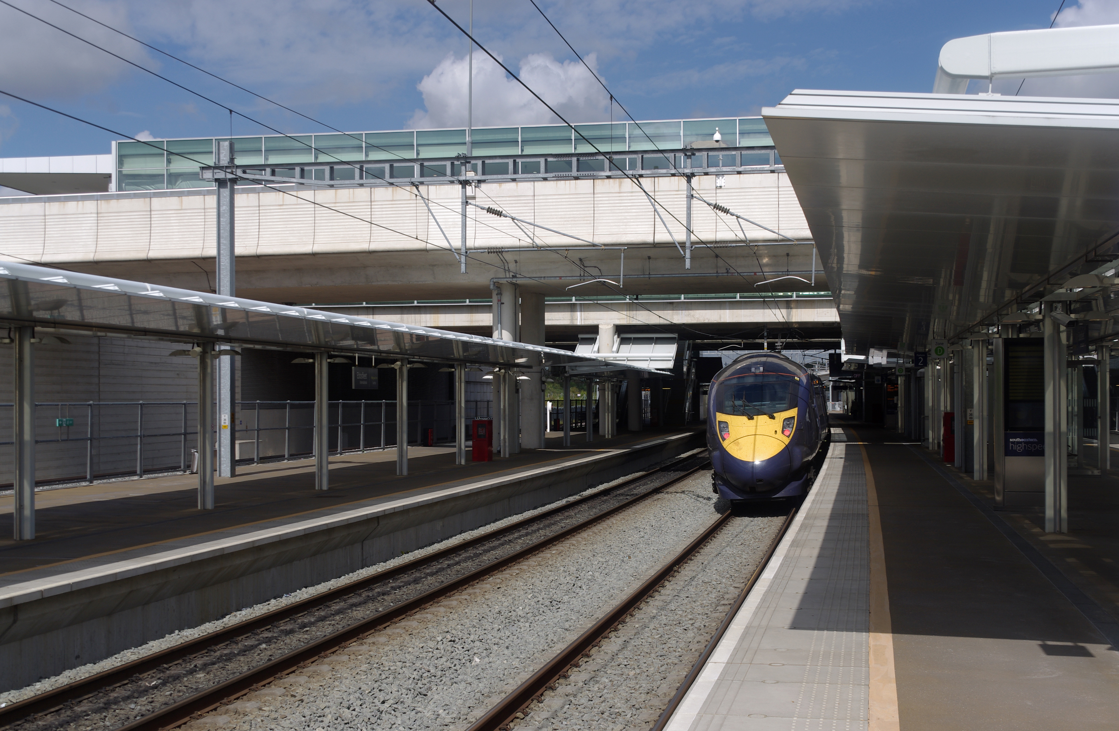 Ebbsfleet International railway station MMB 05 395004
