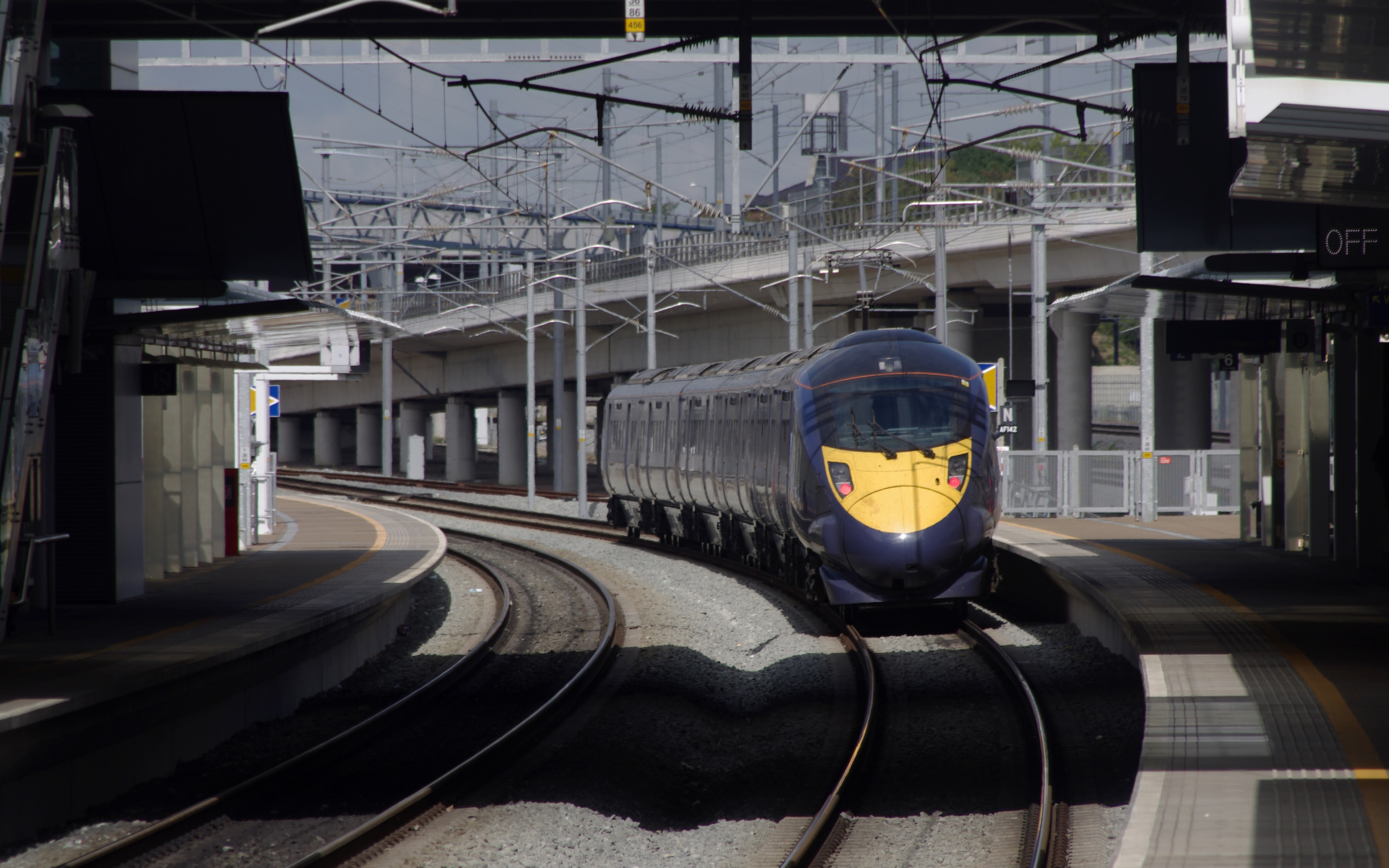 Ebbsfleet International railway station MMB 08 395004