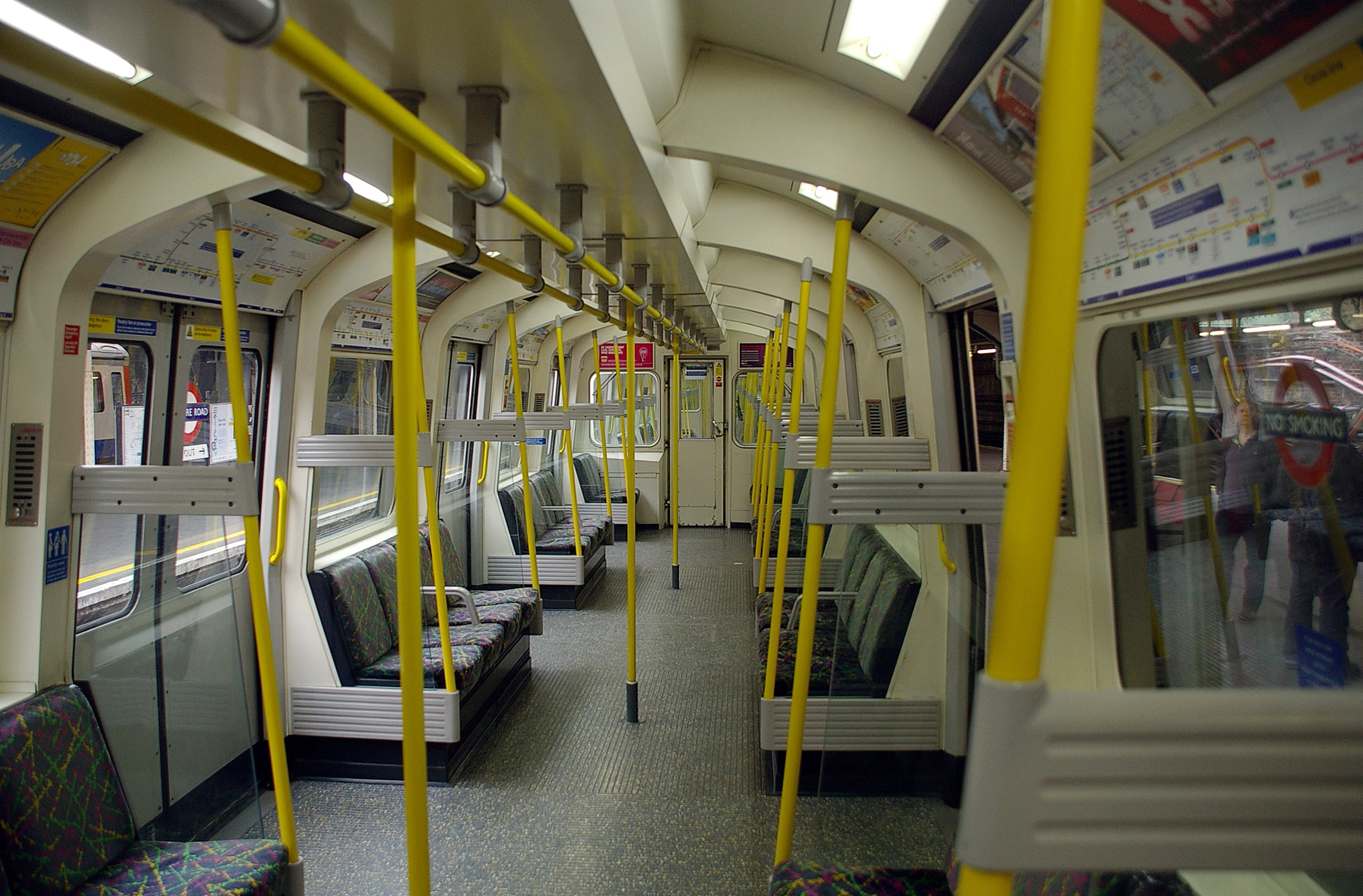 Edgware Road tube station MMB 04 C-stock