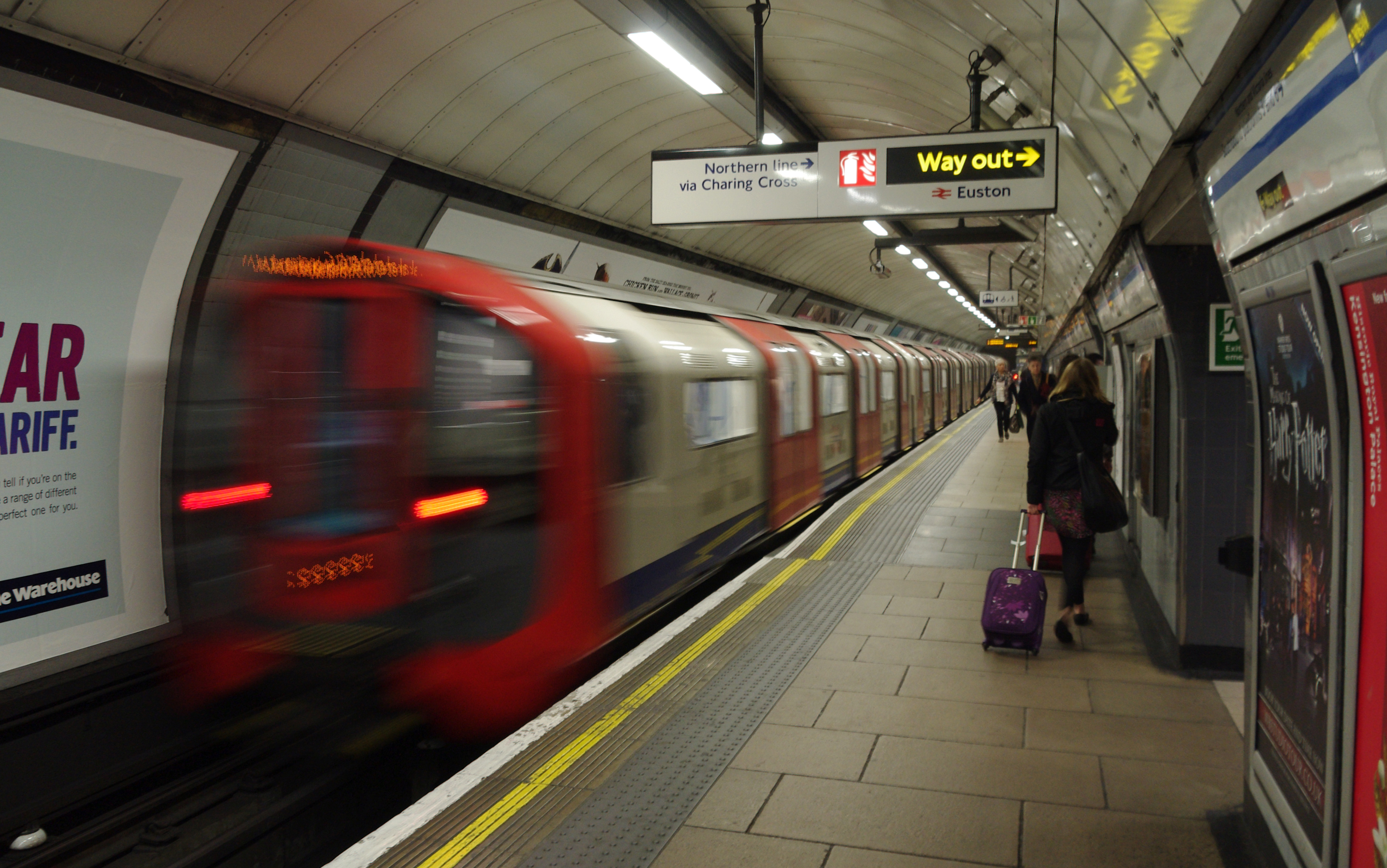 Euston station MMB 76 2009-stock