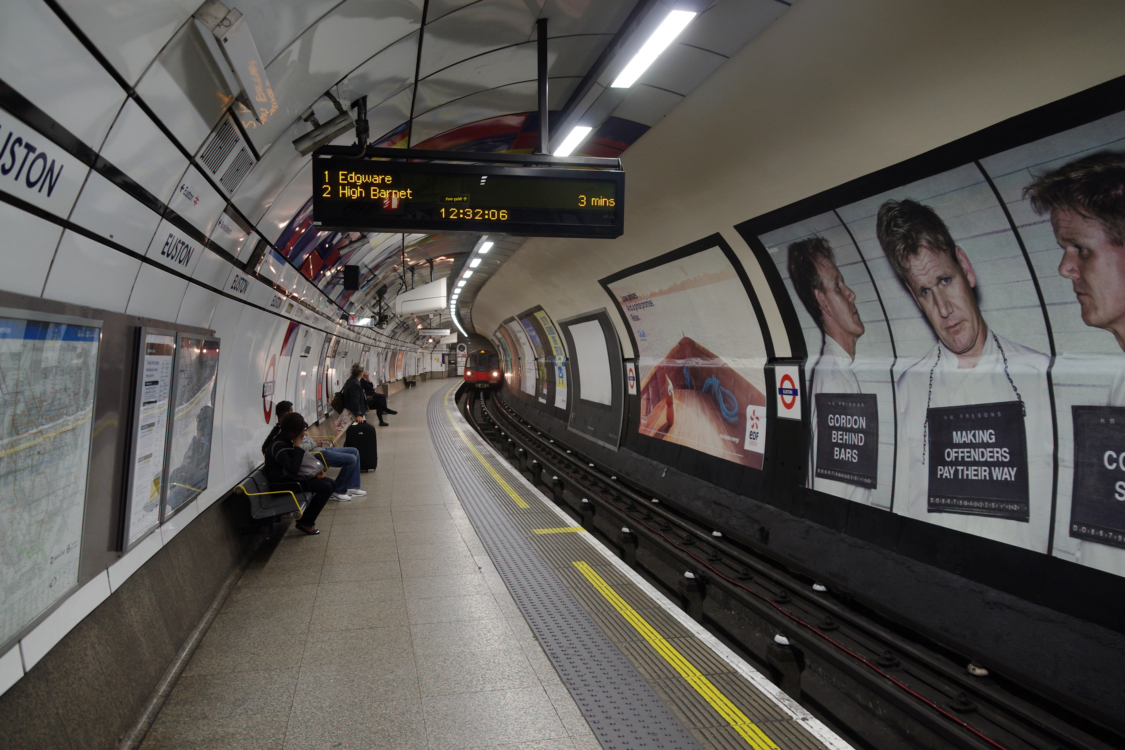Euston station MMB B1 1995-Stock