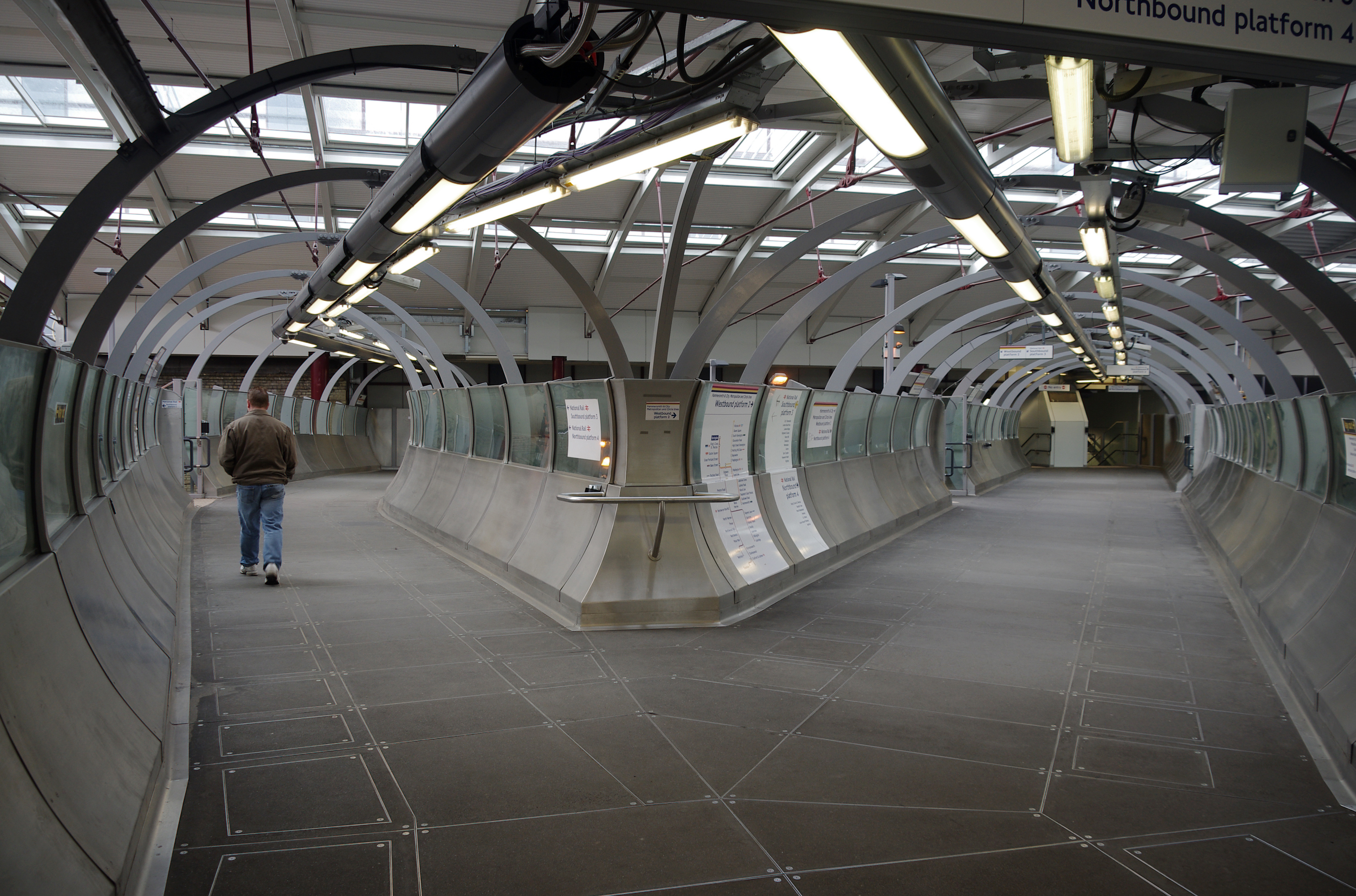 Farringdon station MMB 26