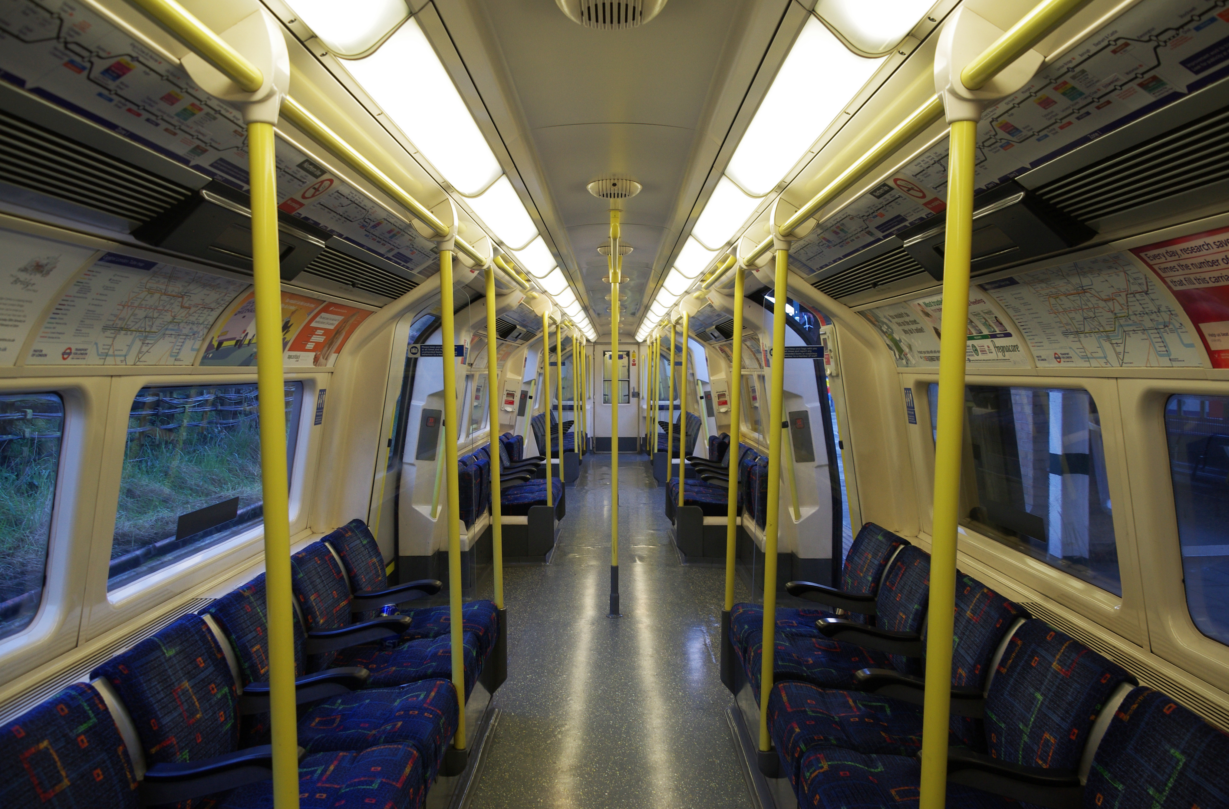 Finchley Central tube station MMB 06 1995 Stock