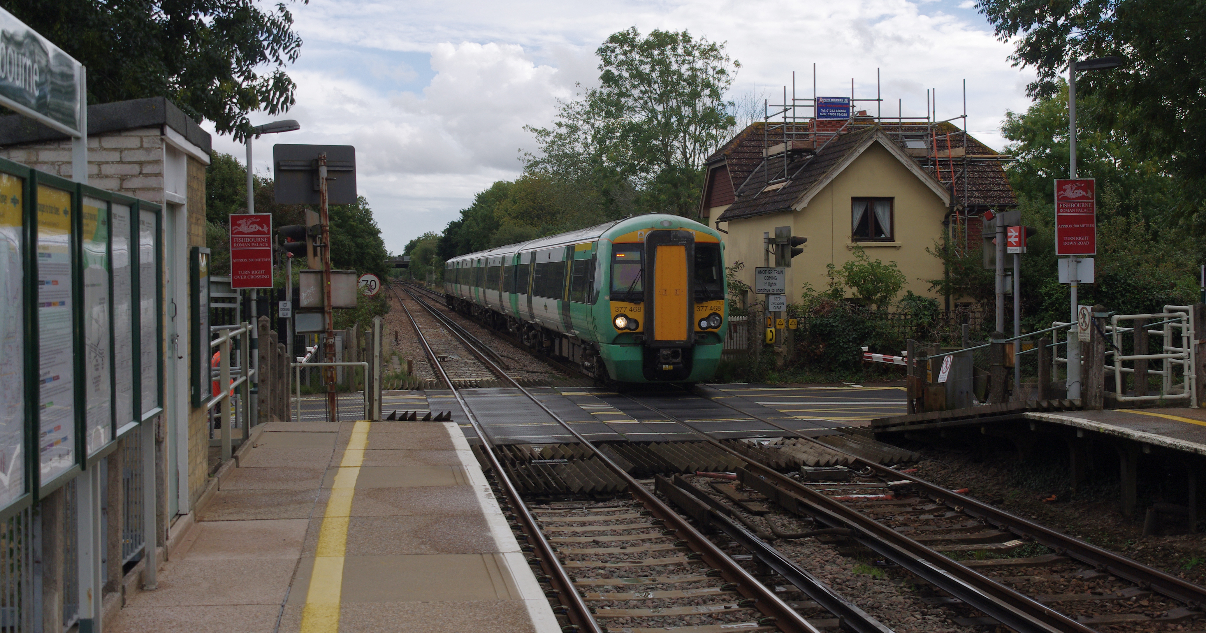 Fishbourne railway station MMB 03 377468