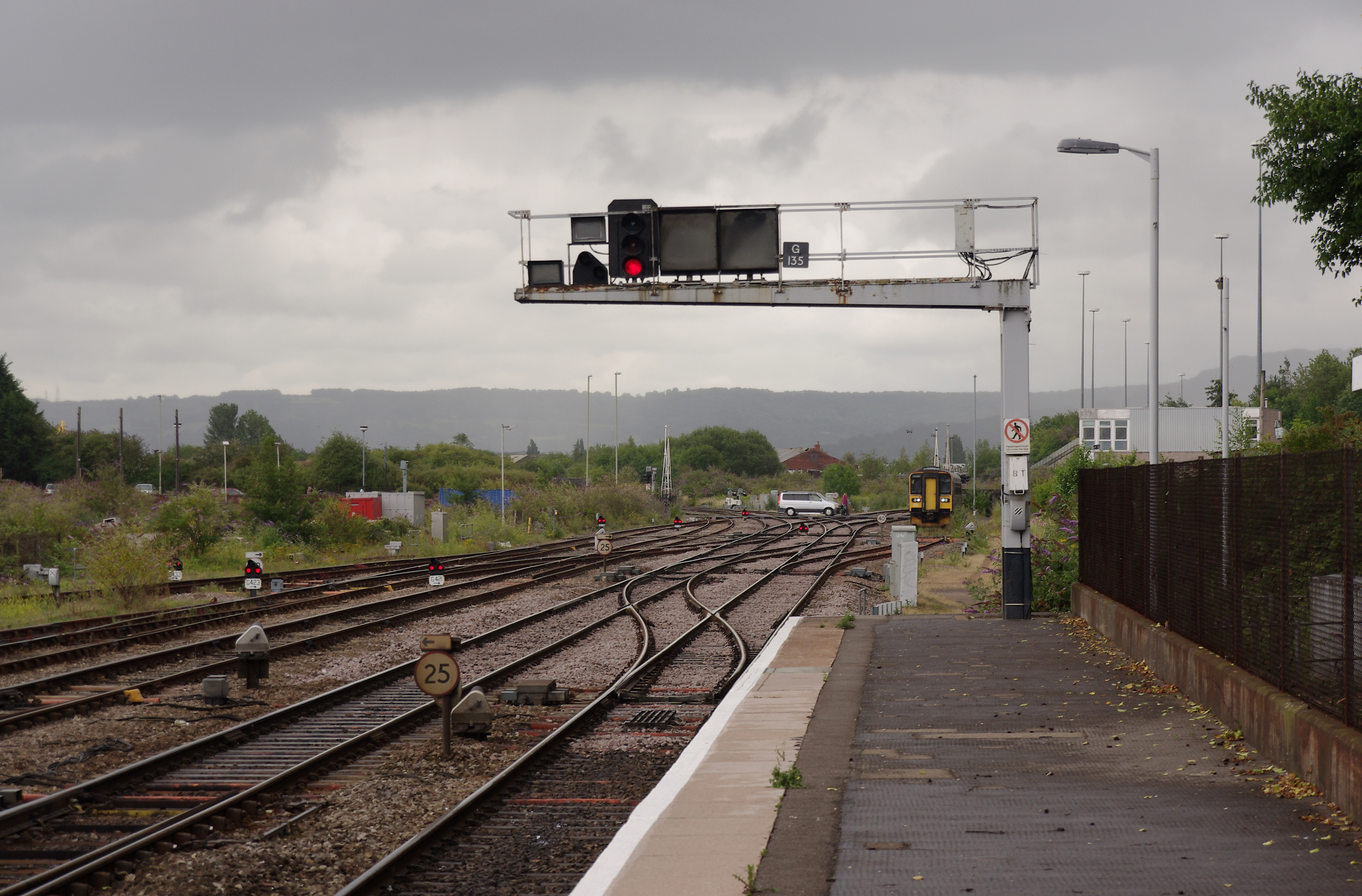 Gloucester railway station MMB 23 153372