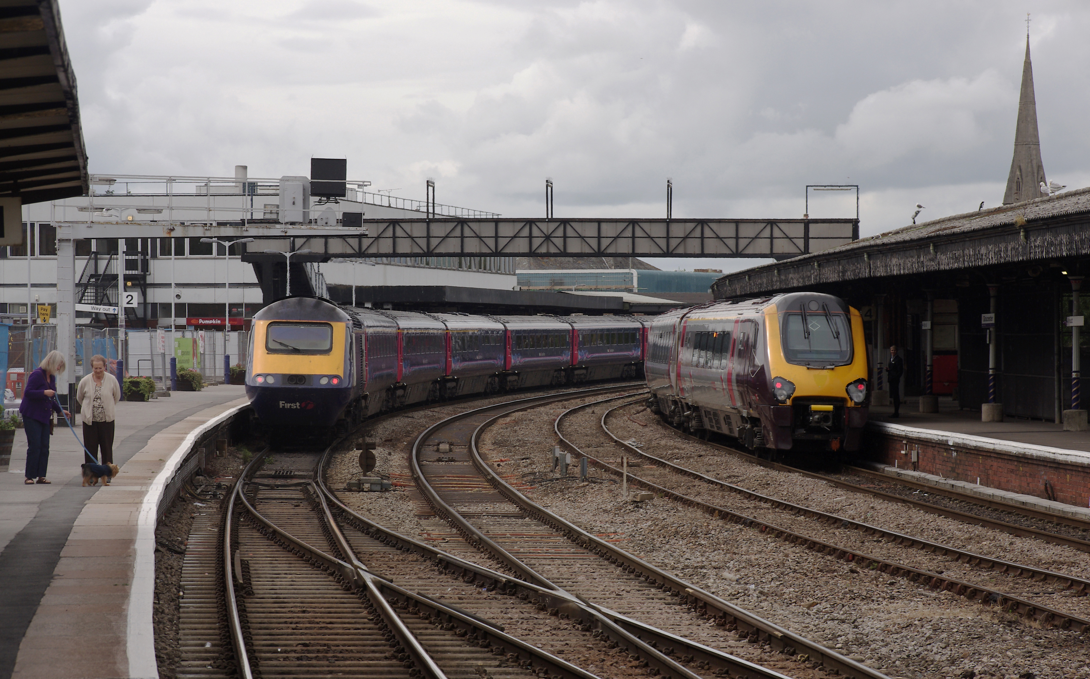 Gloucester railway station MMB 30 43139 221132