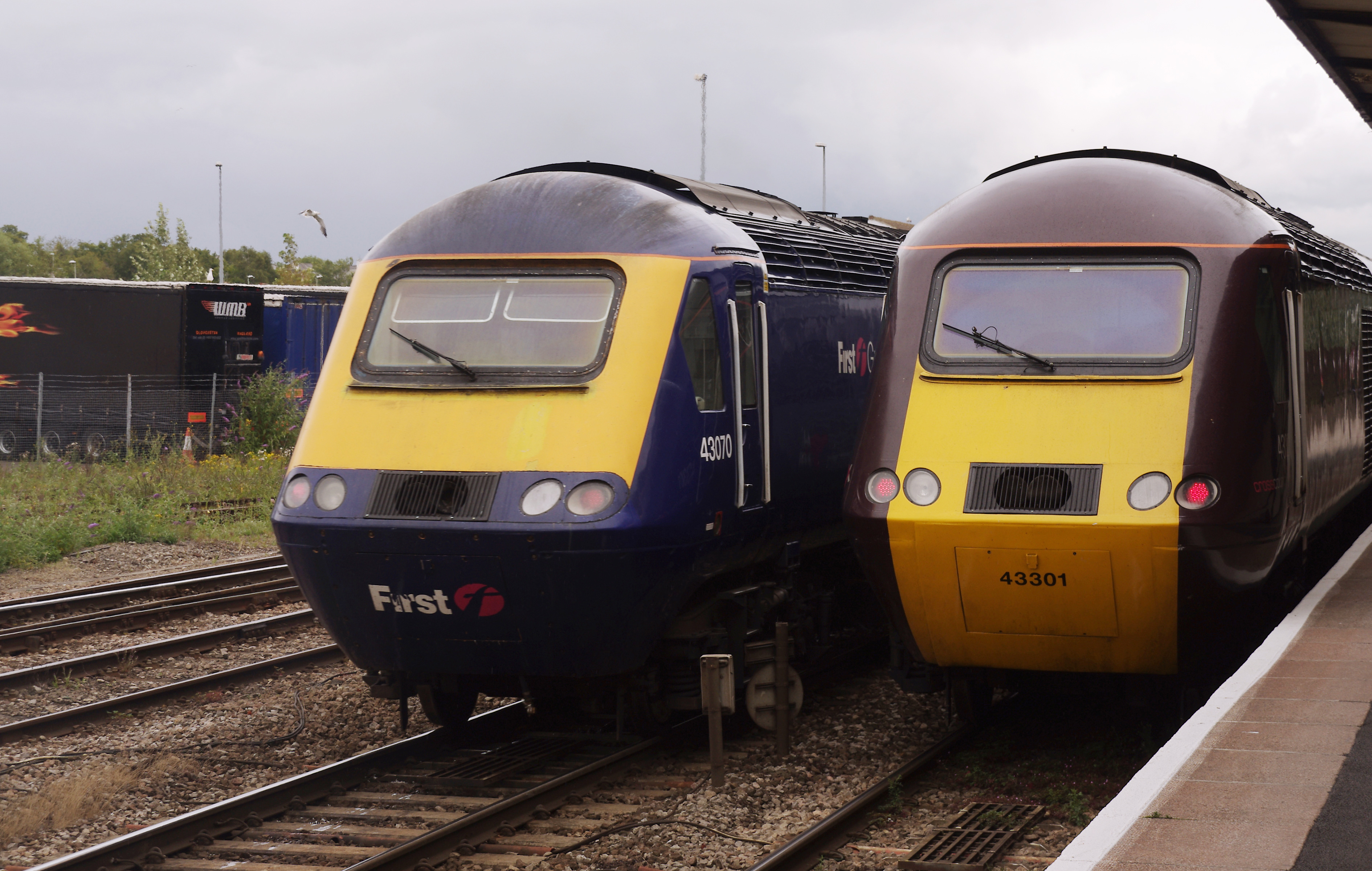 Gloucester railway station MMB 37 43070 43301