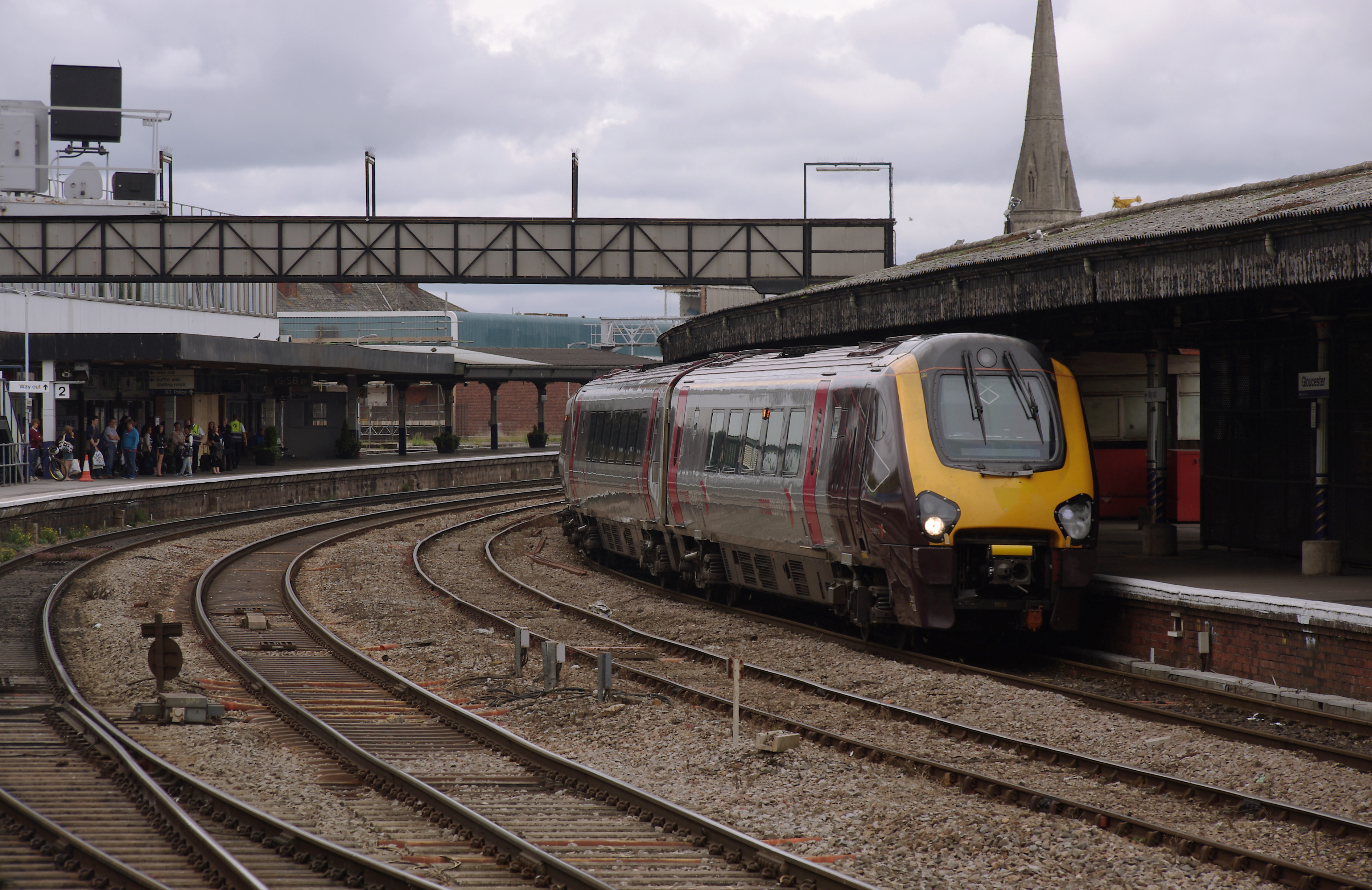 Gloucester railway station MMB 38 221132