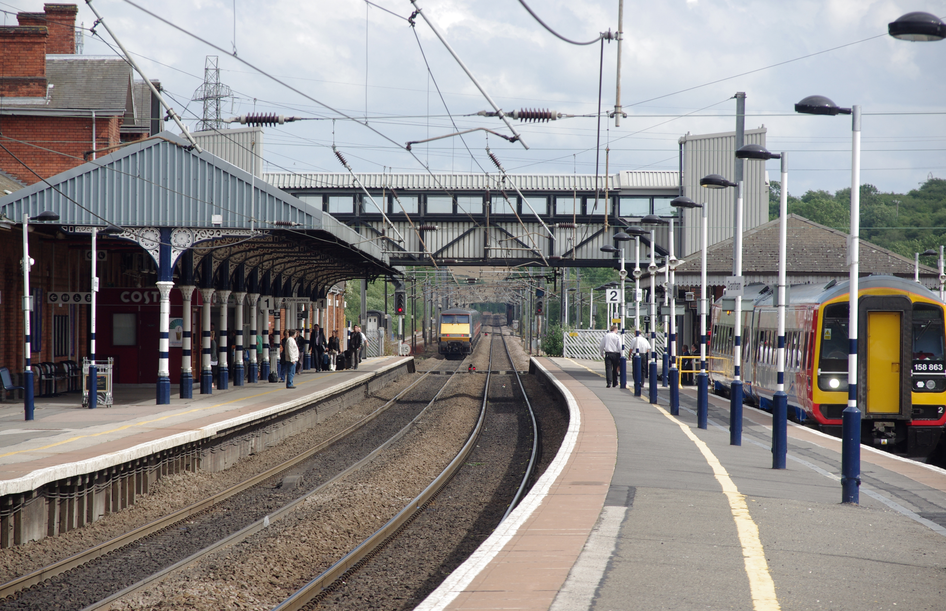 Grantham railway station MMB 05 91XXX 158863