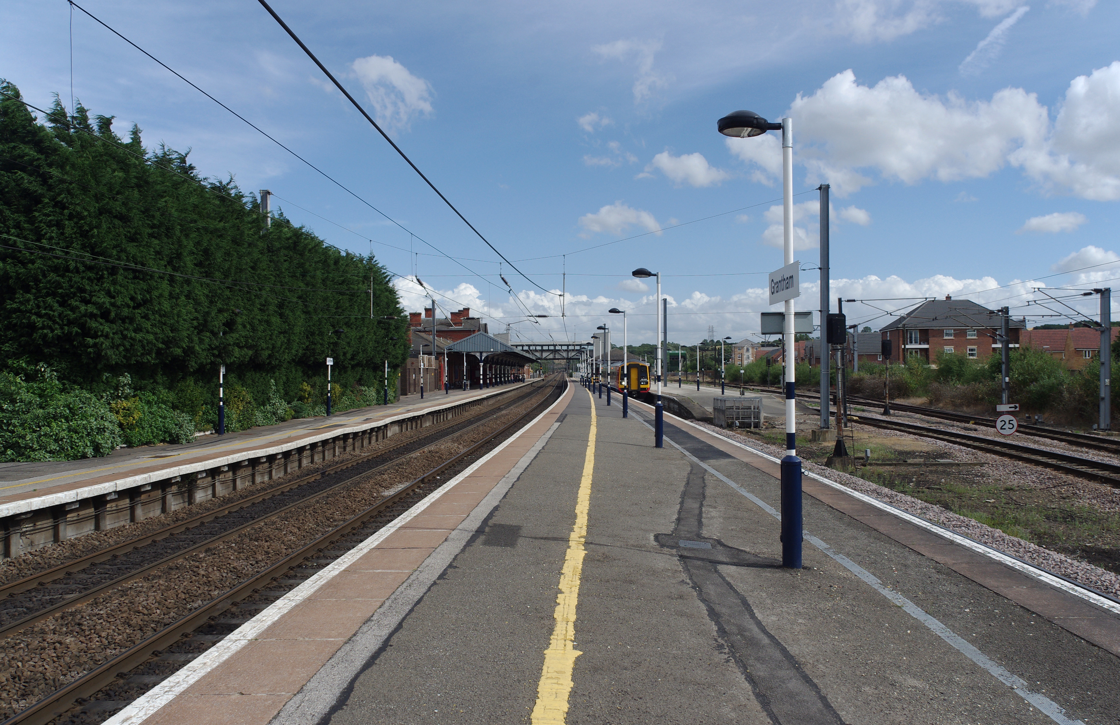 Grantham railway station MMB 09 158863