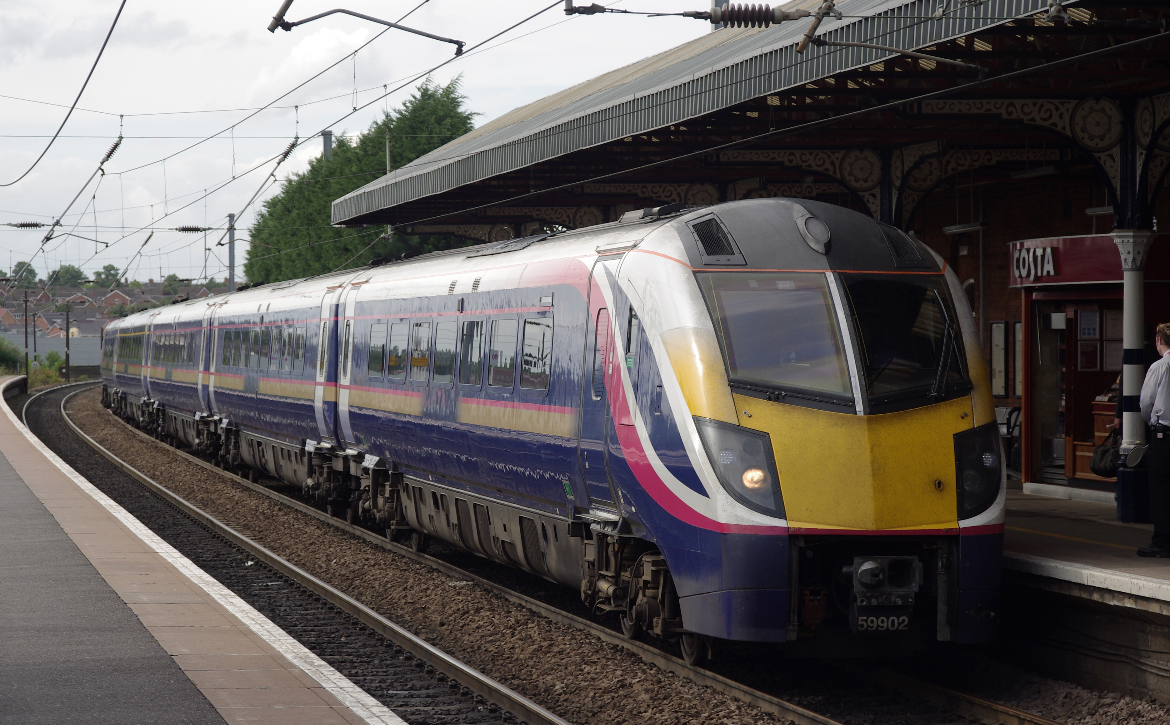 Grantham railway station MMB 21 180102