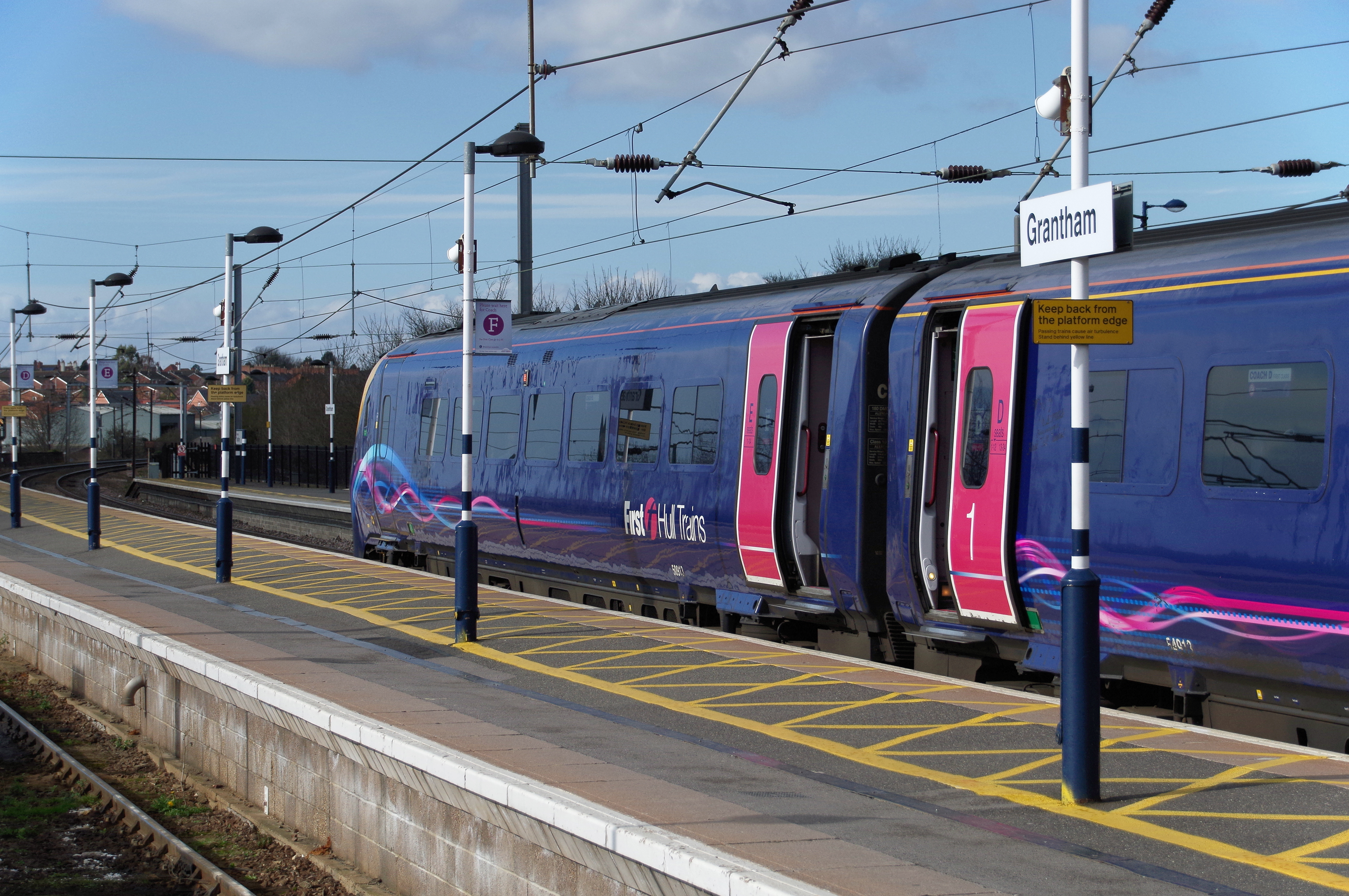 Grantham railway station MMB 61 180113