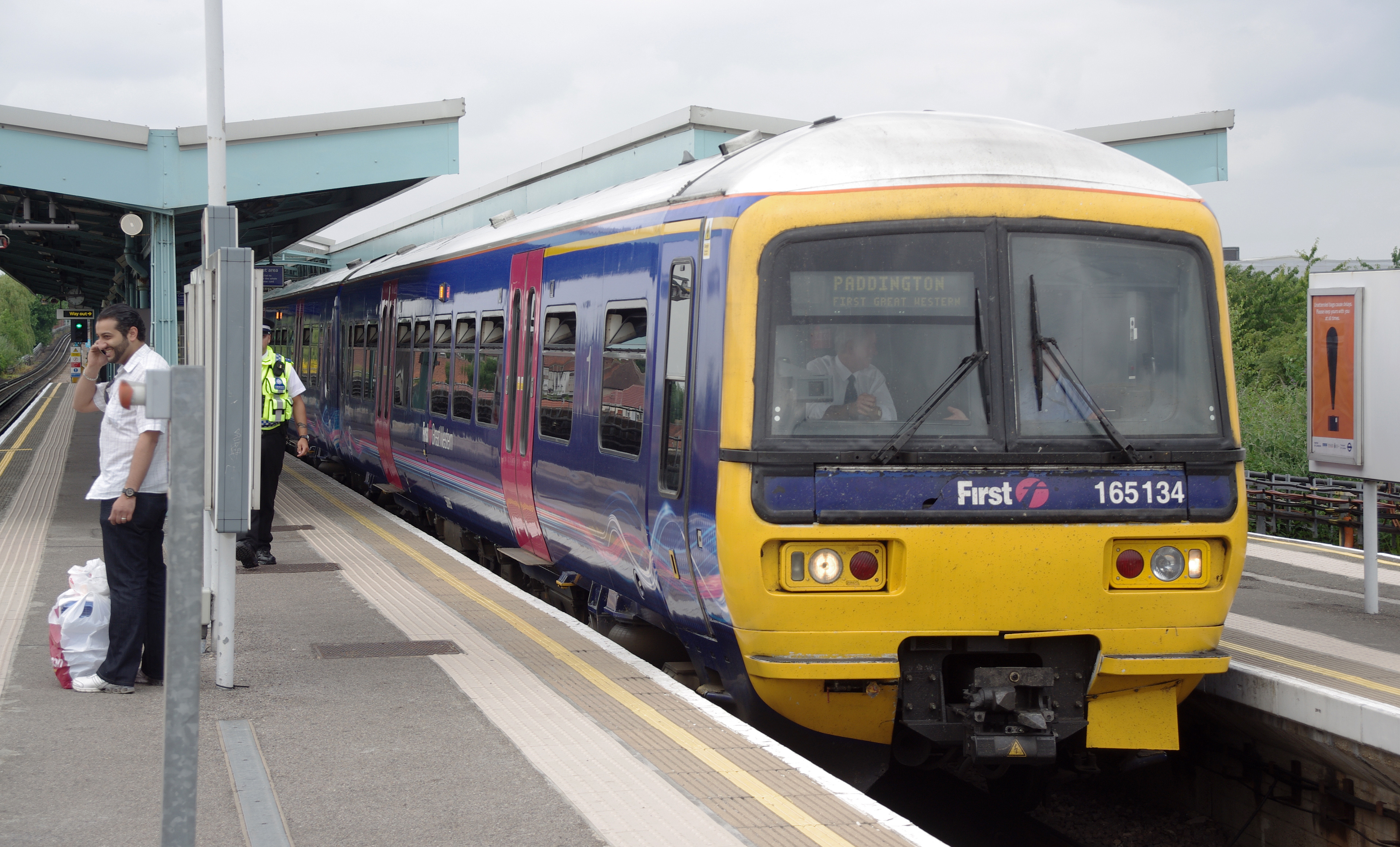 Greenford station MMB 05 165134