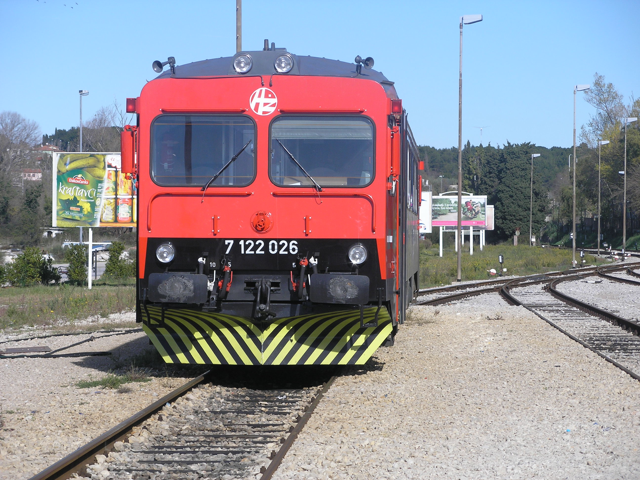 HŽ 7122 series train (01)
