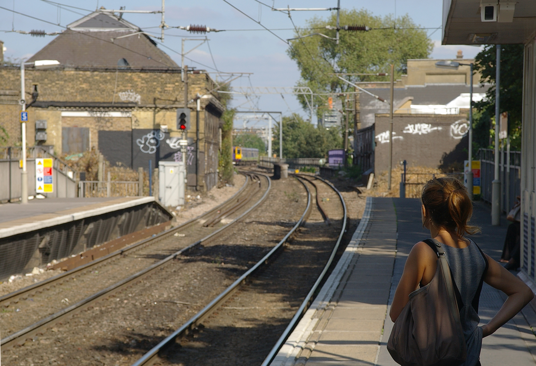 Hackney Central railway station MMB 03 313107