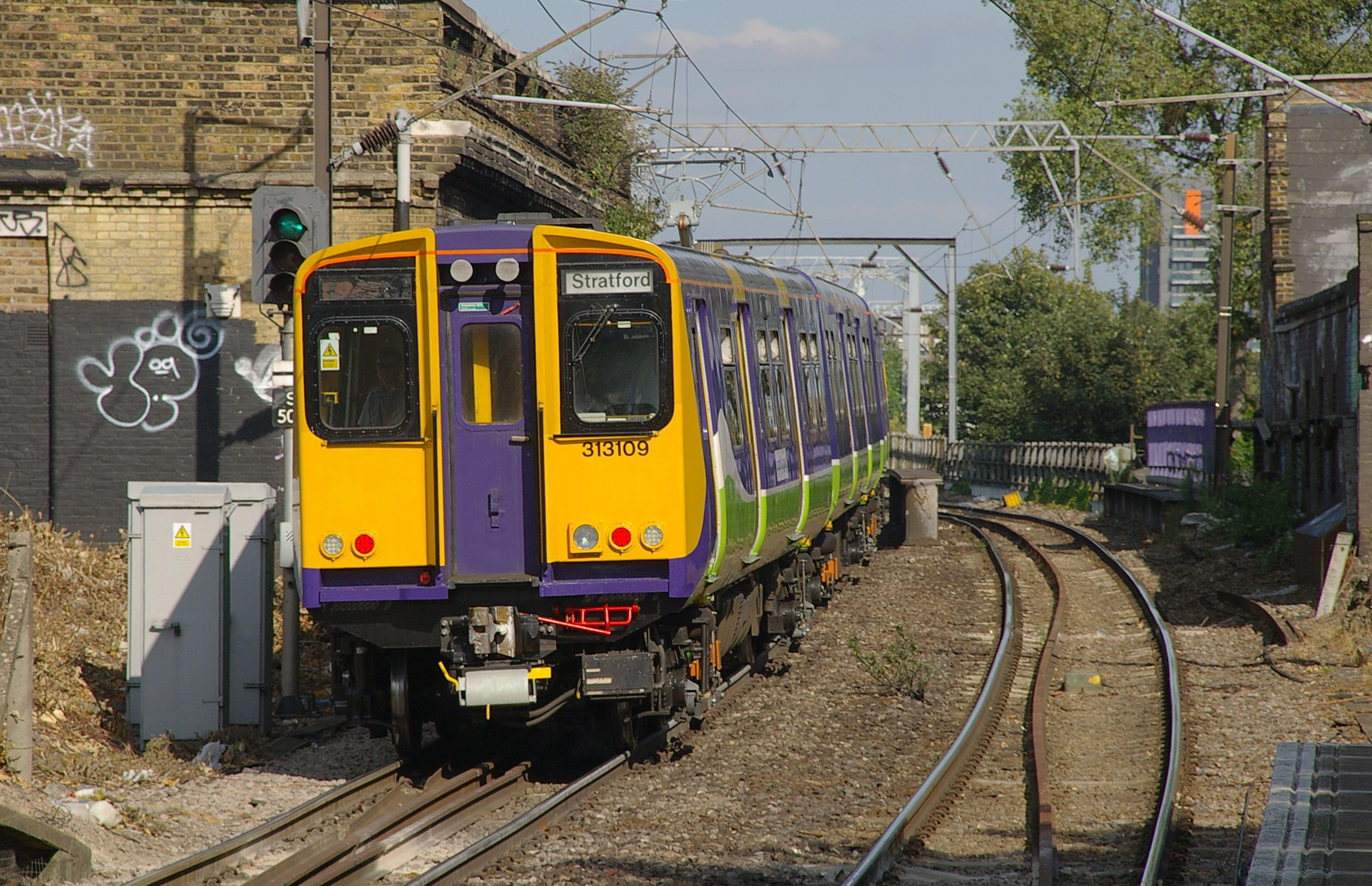 Hackney Central railway station MMB 09 313109