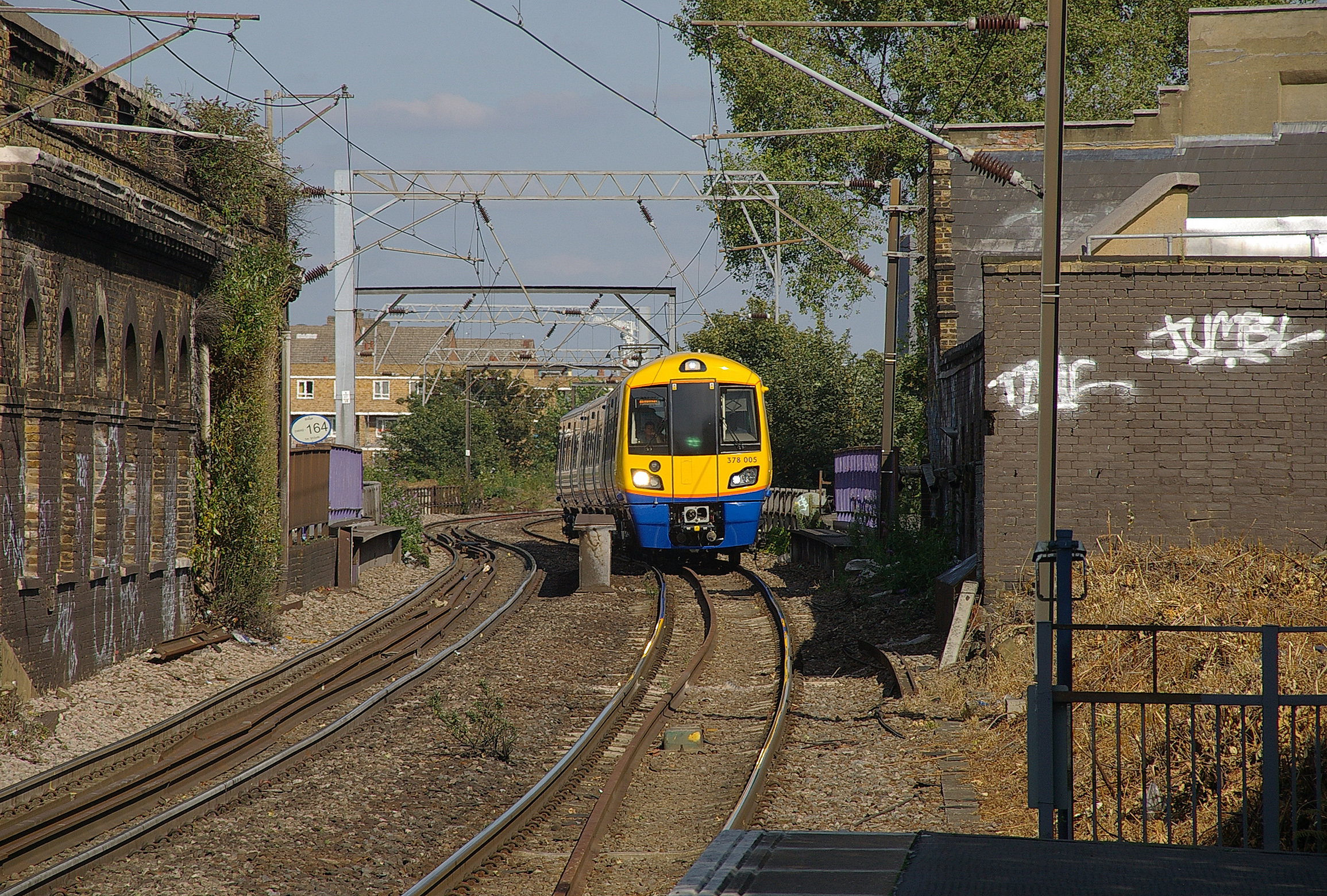 Hackney Central railway station MMB 10 378005