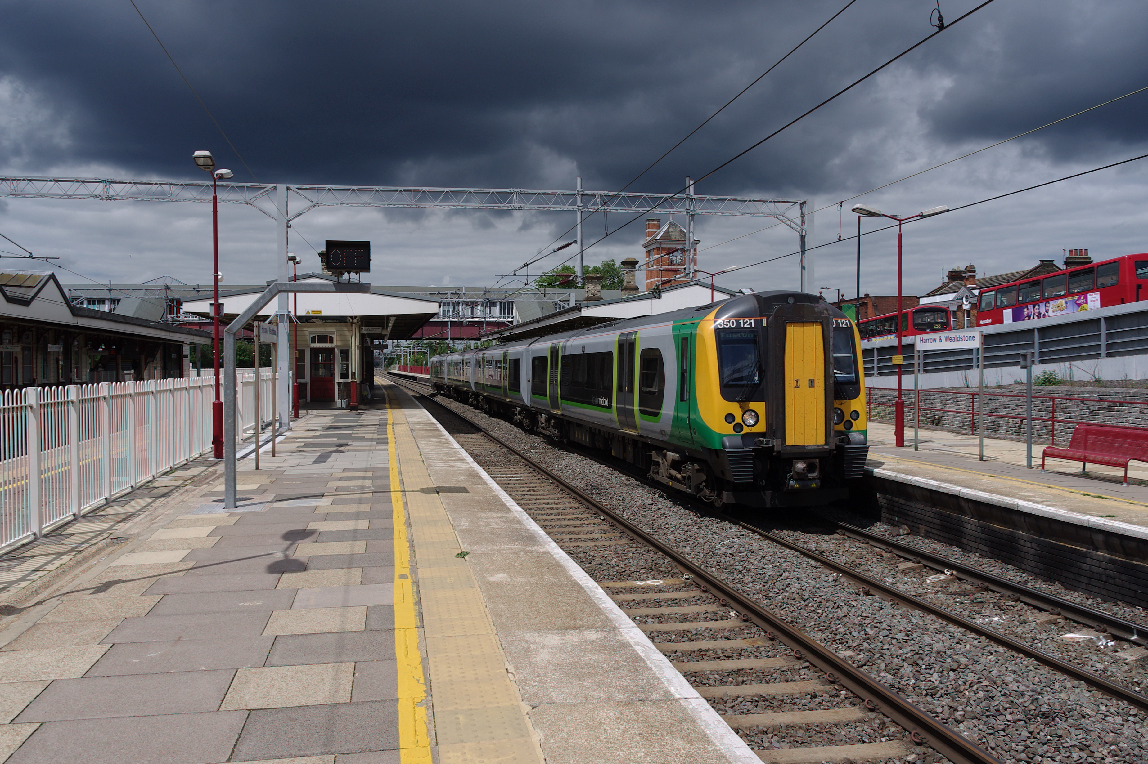 Harrow and Wealdstone station MMB 10 350121