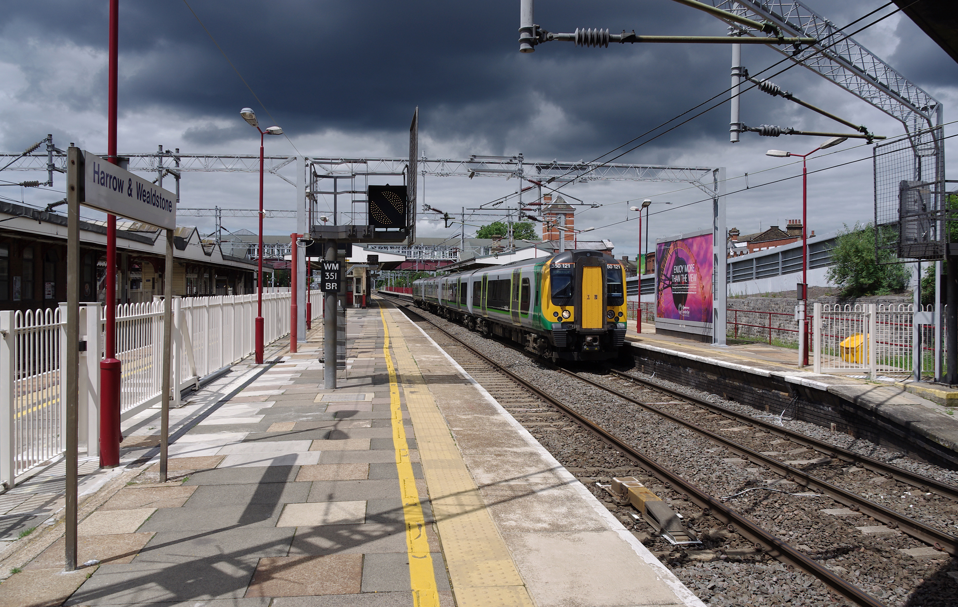 Harrow and Wealdstone station MMB 12 350121