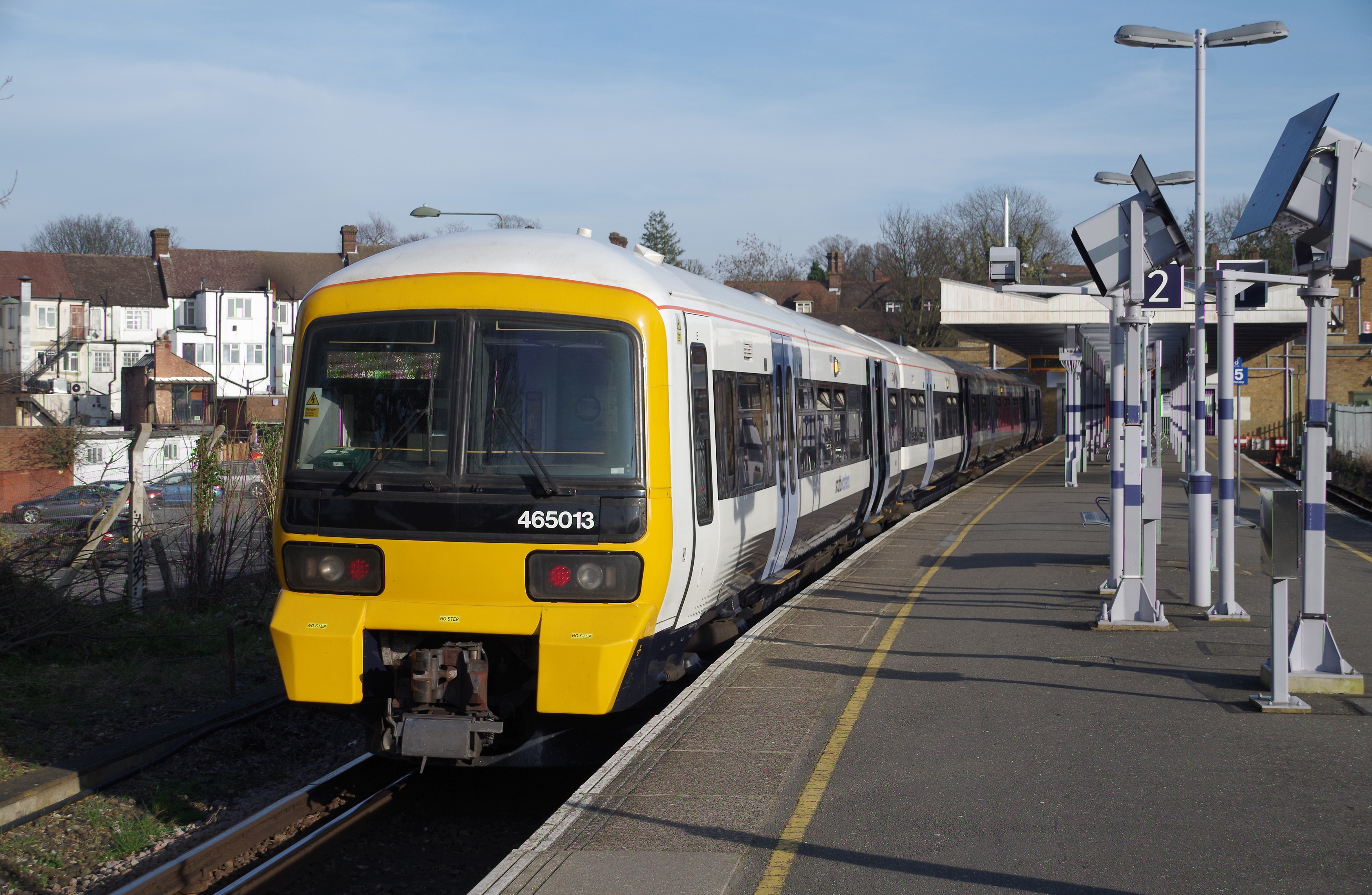 Hayes railway station MMB 01 465013