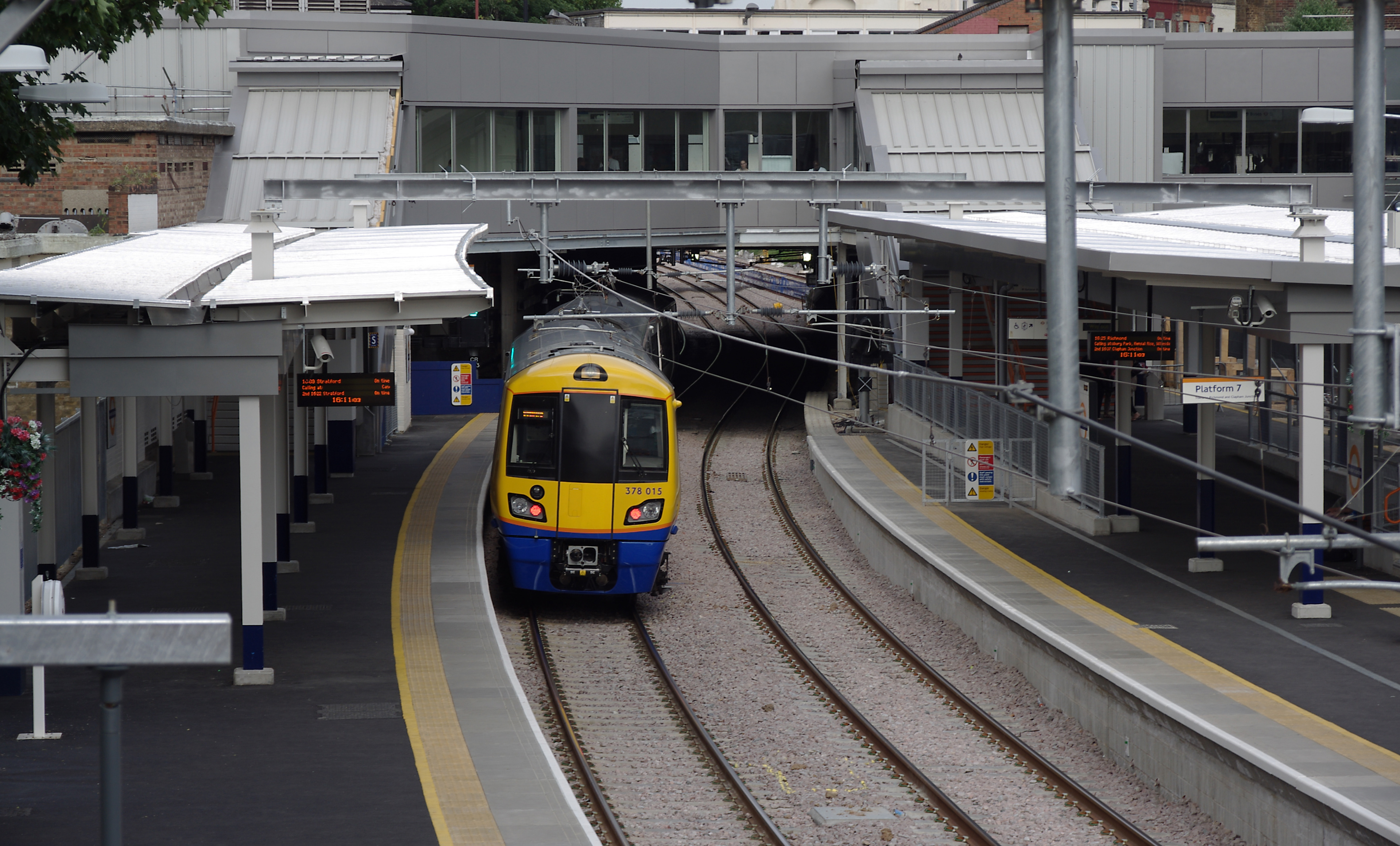 Highbury and Islington station MMB 13 378015