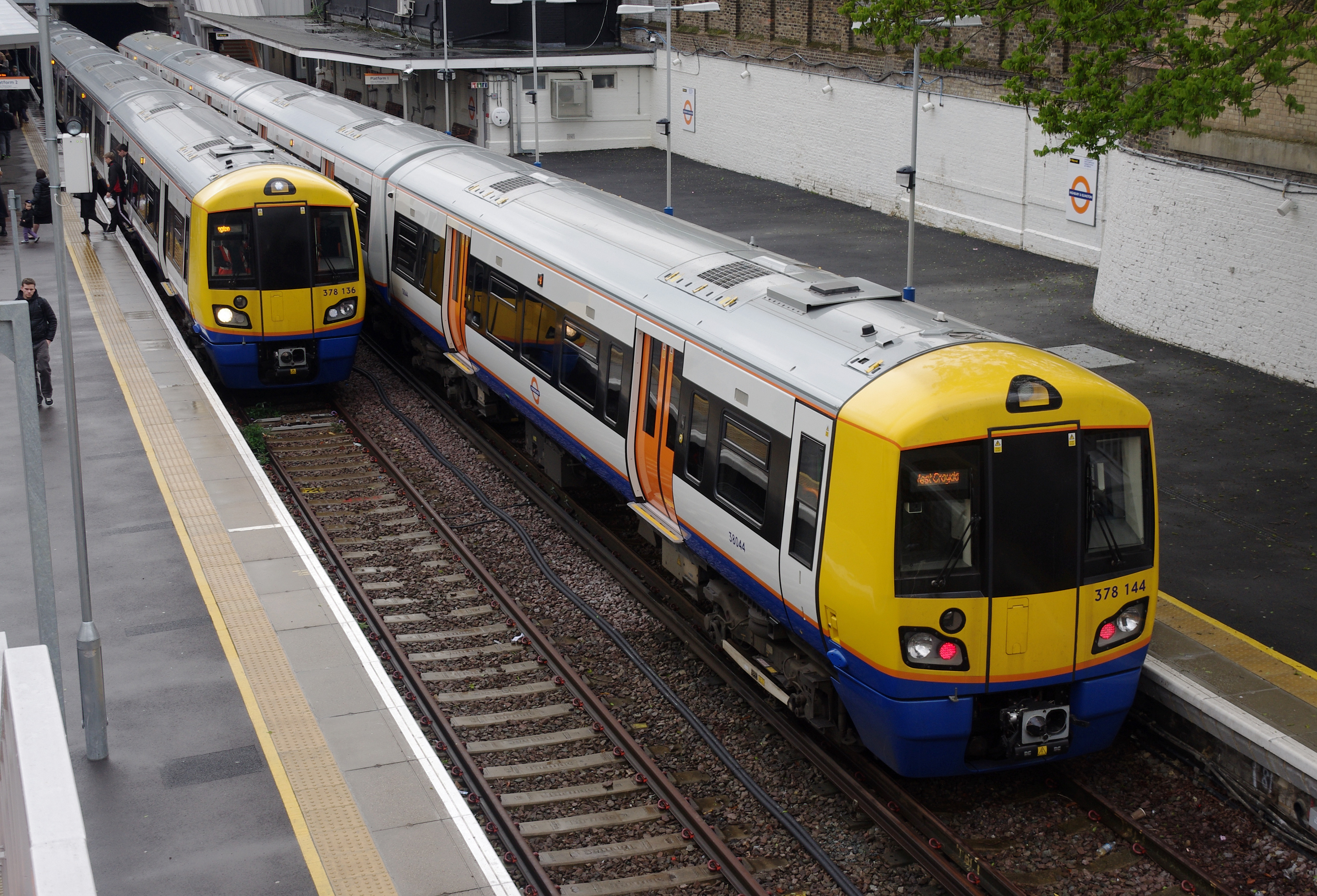 Highbury and Islington station MMB 23 378136 378144