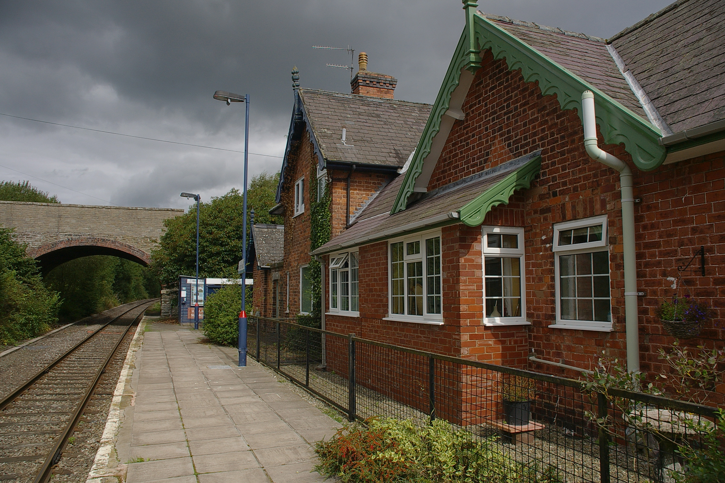 Hopton Heath railway station MMB 06