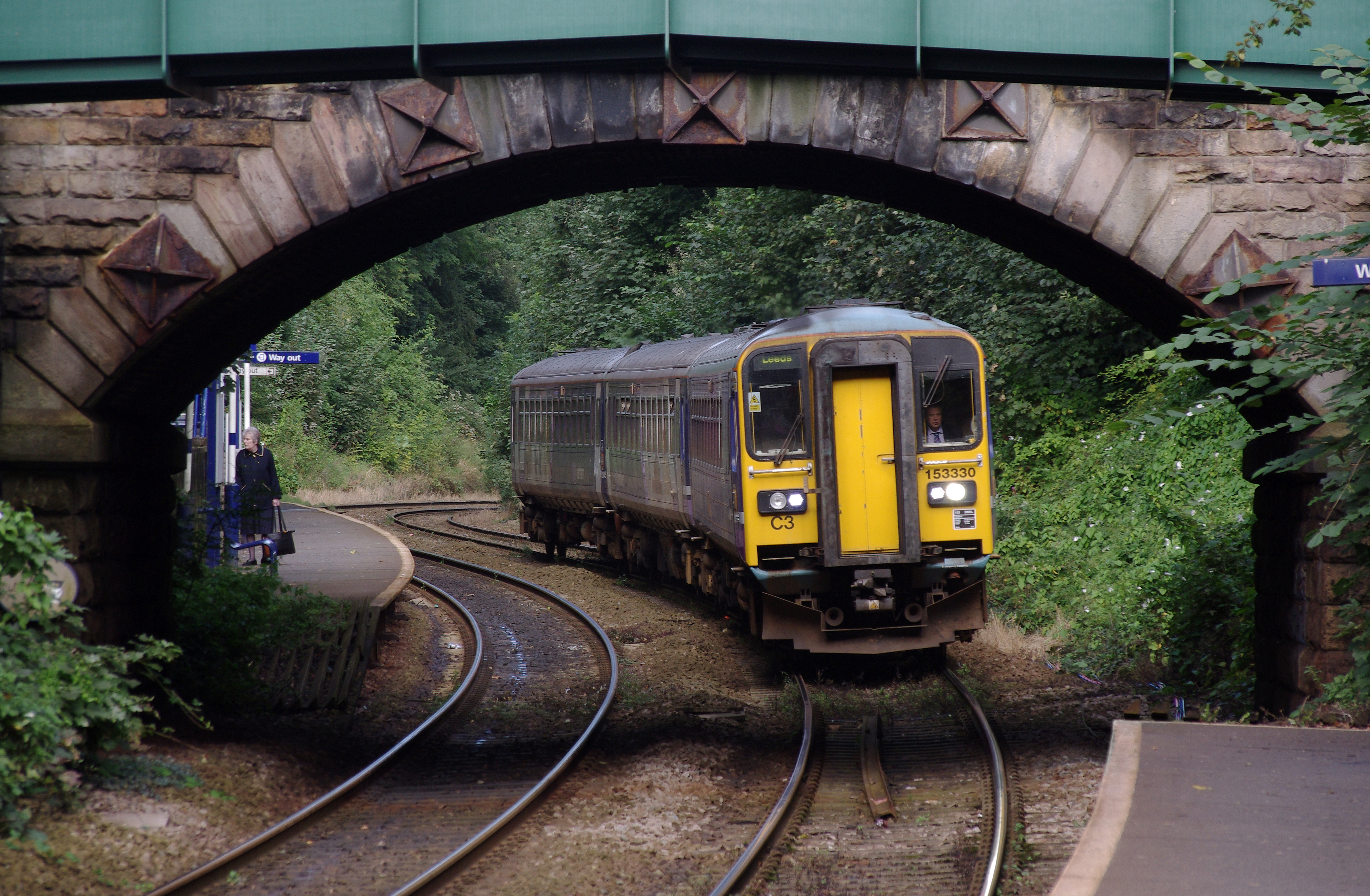 Hornbeam Park railway station MMB 03 153330 155345