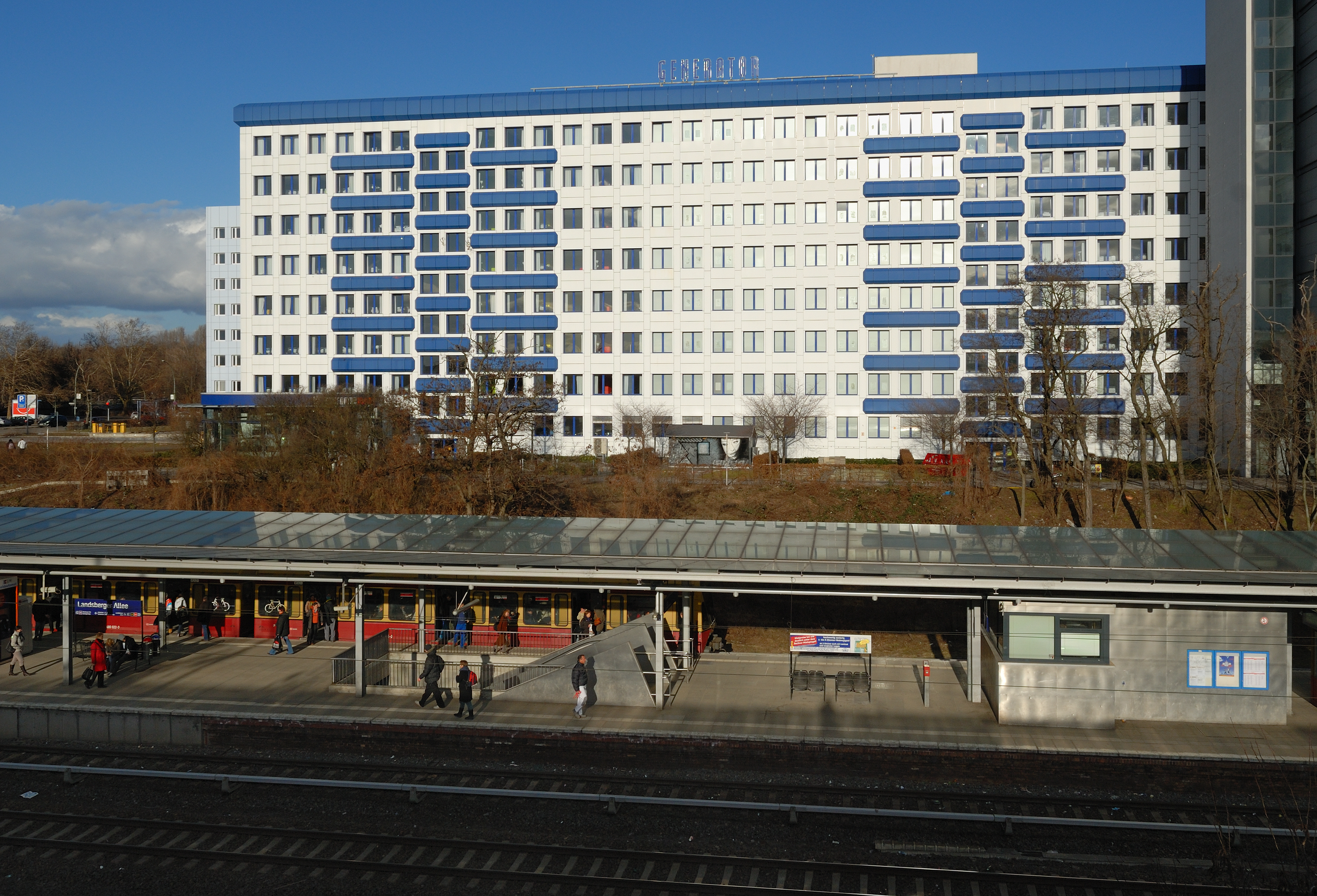 Hostel Generator am S-Bahnhof Landsberger Allee (2010)
