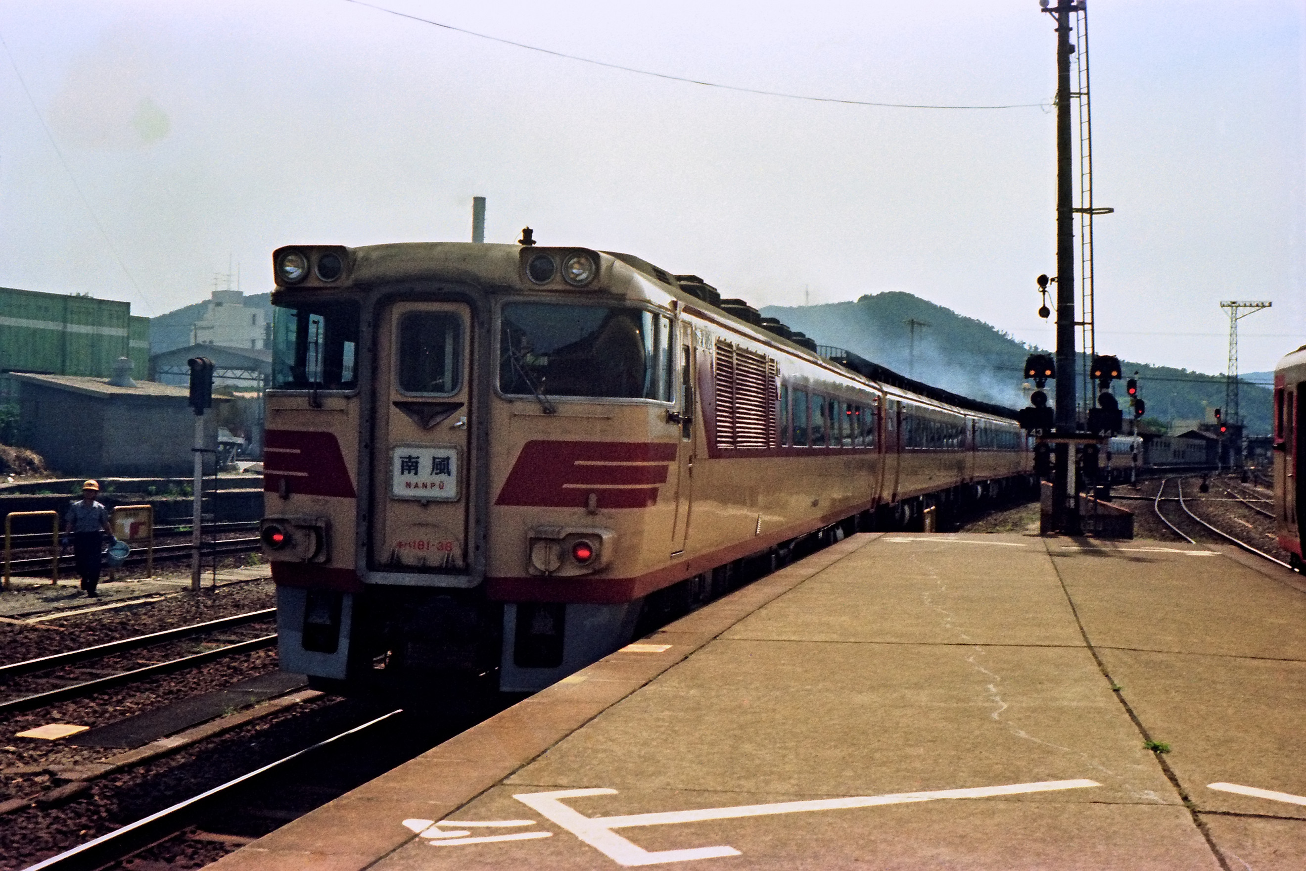 JNR Kiha 181 Limited Express Nampu 1977