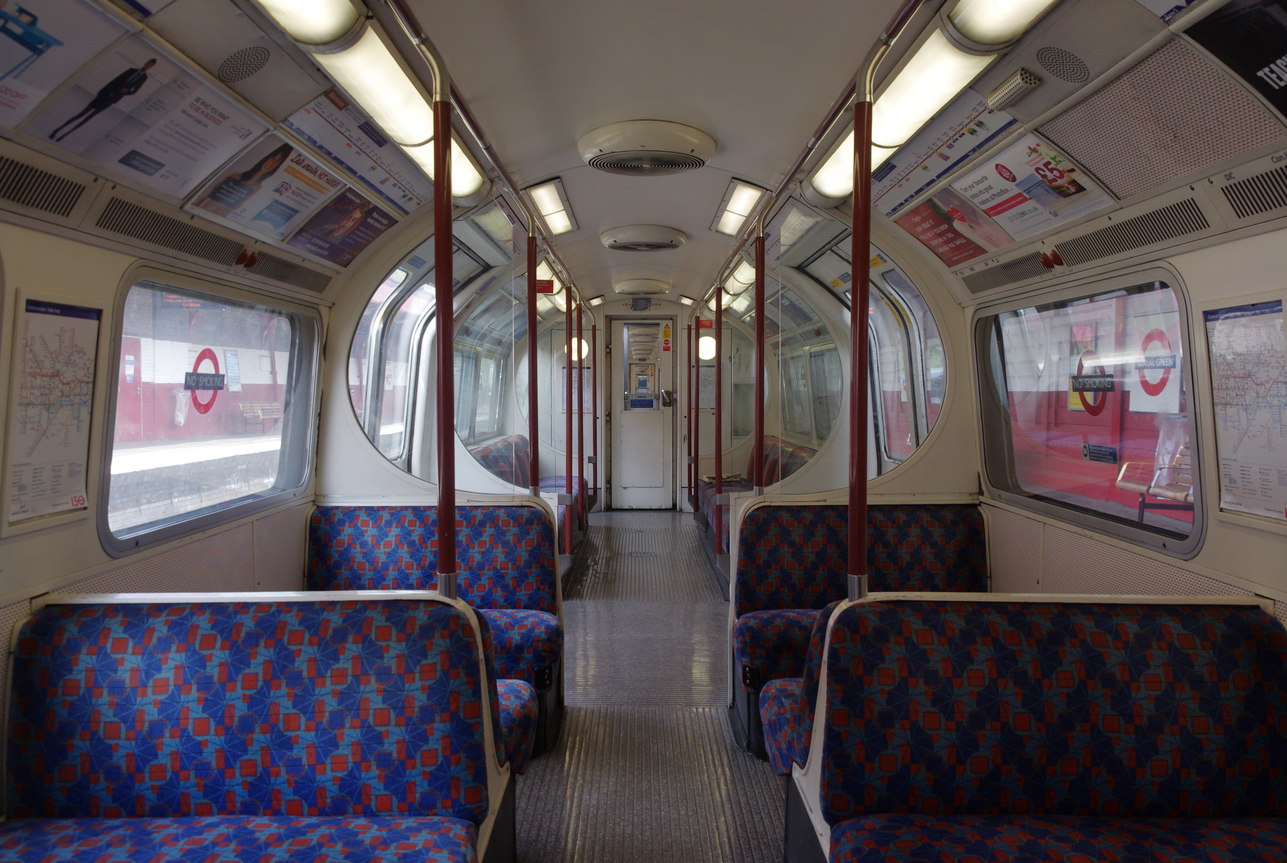 Kensal Green station MMB 12 1972 Stock