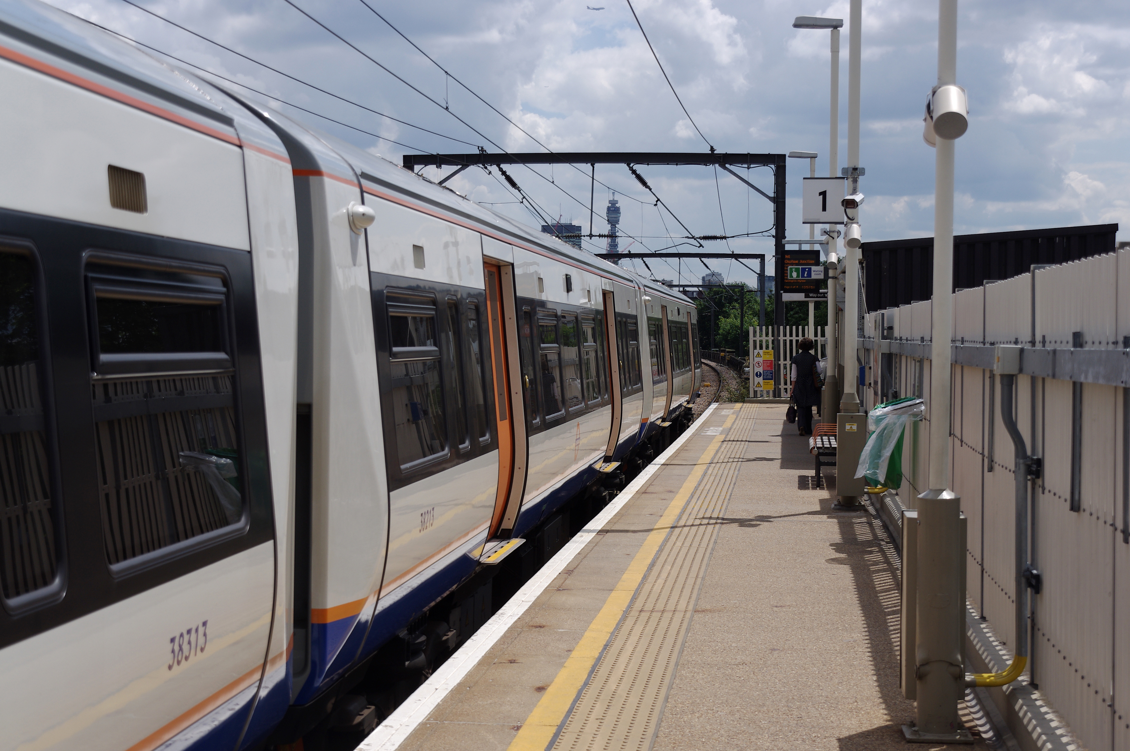 Kentish Town West railway station MMB 03 378213