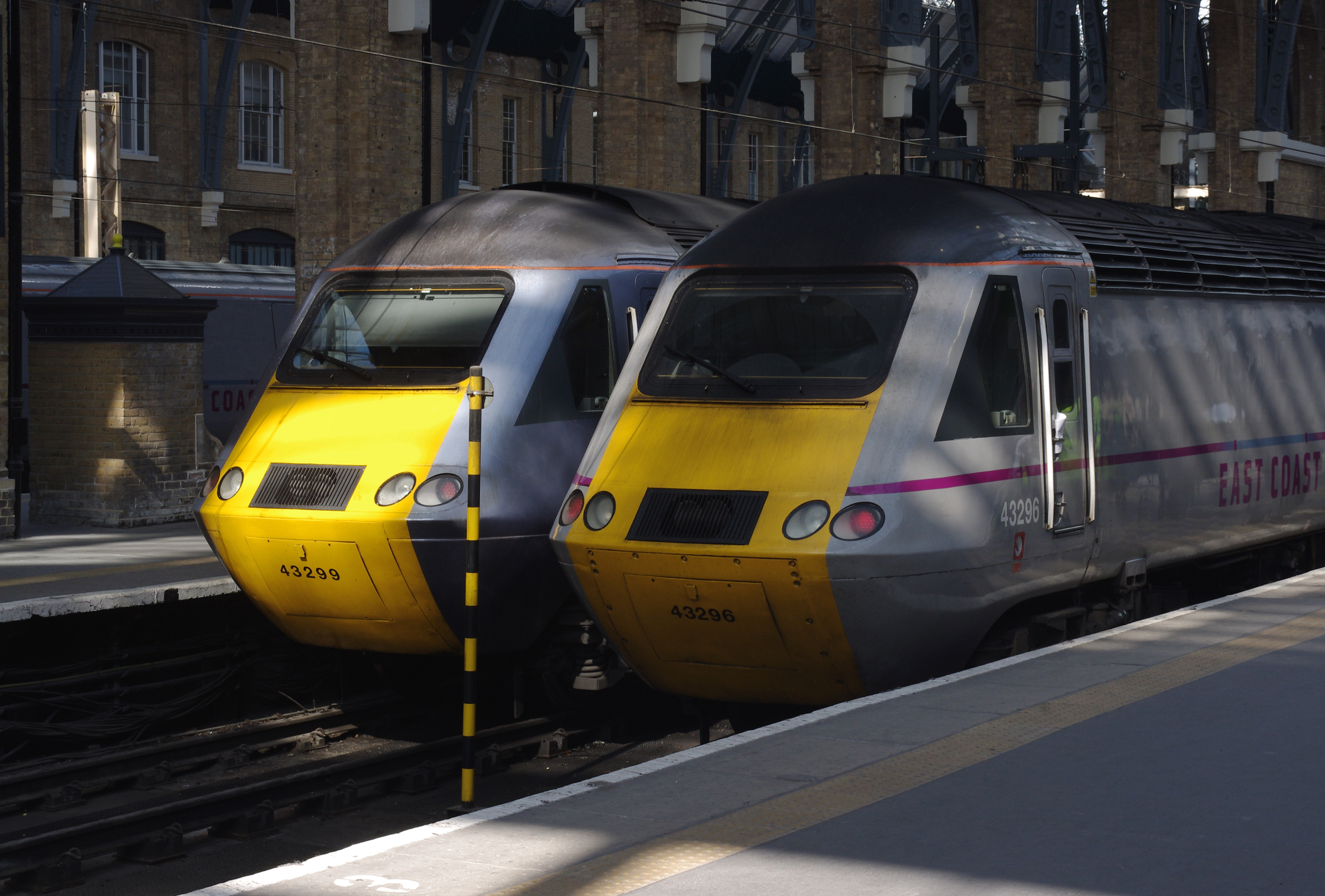 King's Cross railway station MMB 38 43299 43296