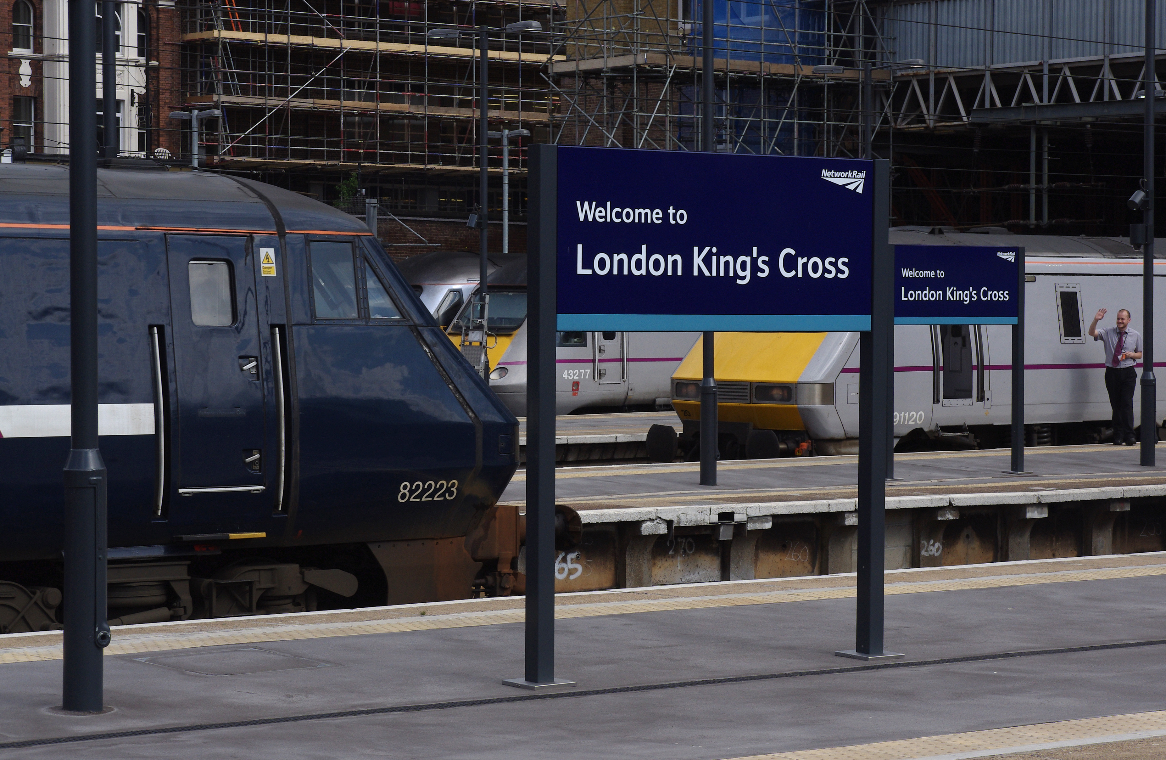 King's Cross railway station MMB 81 43277 91120