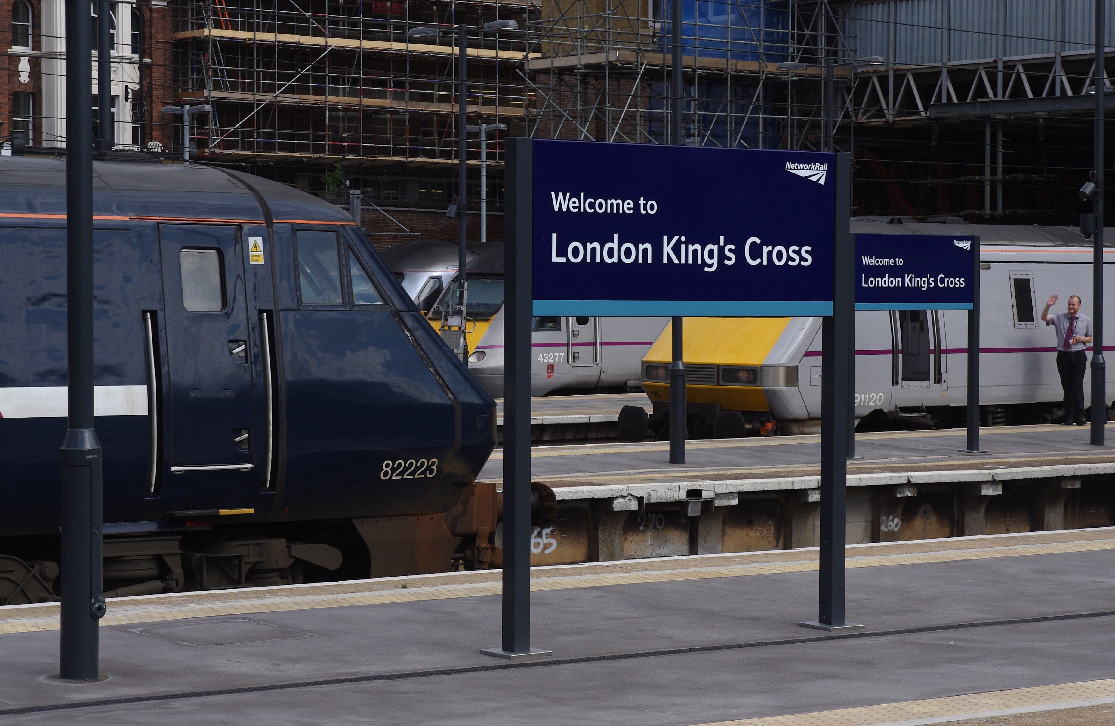 King's Cross railway station MMB 81 43277 91120