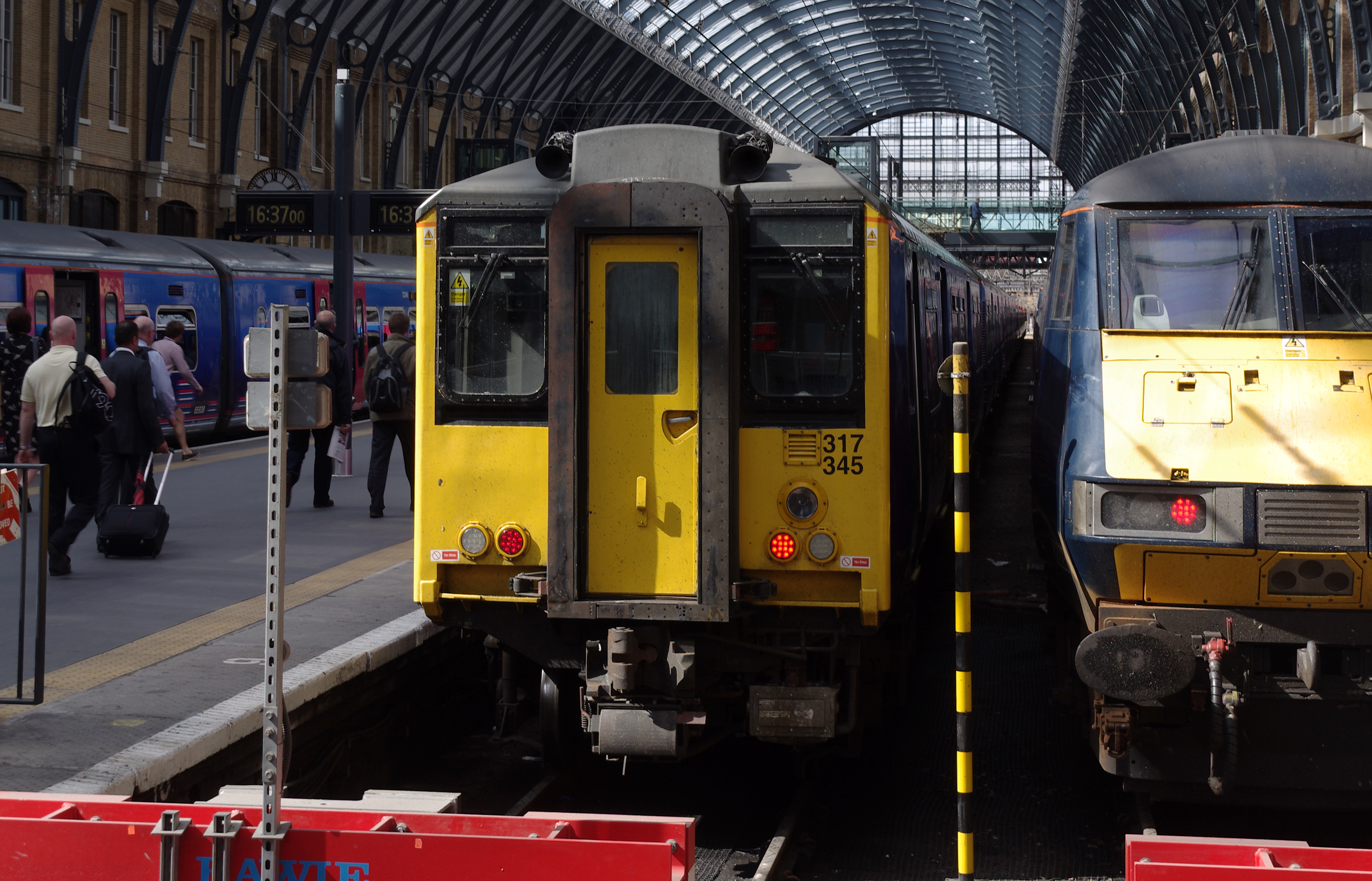 King's Cross railway station MMB 91 317345