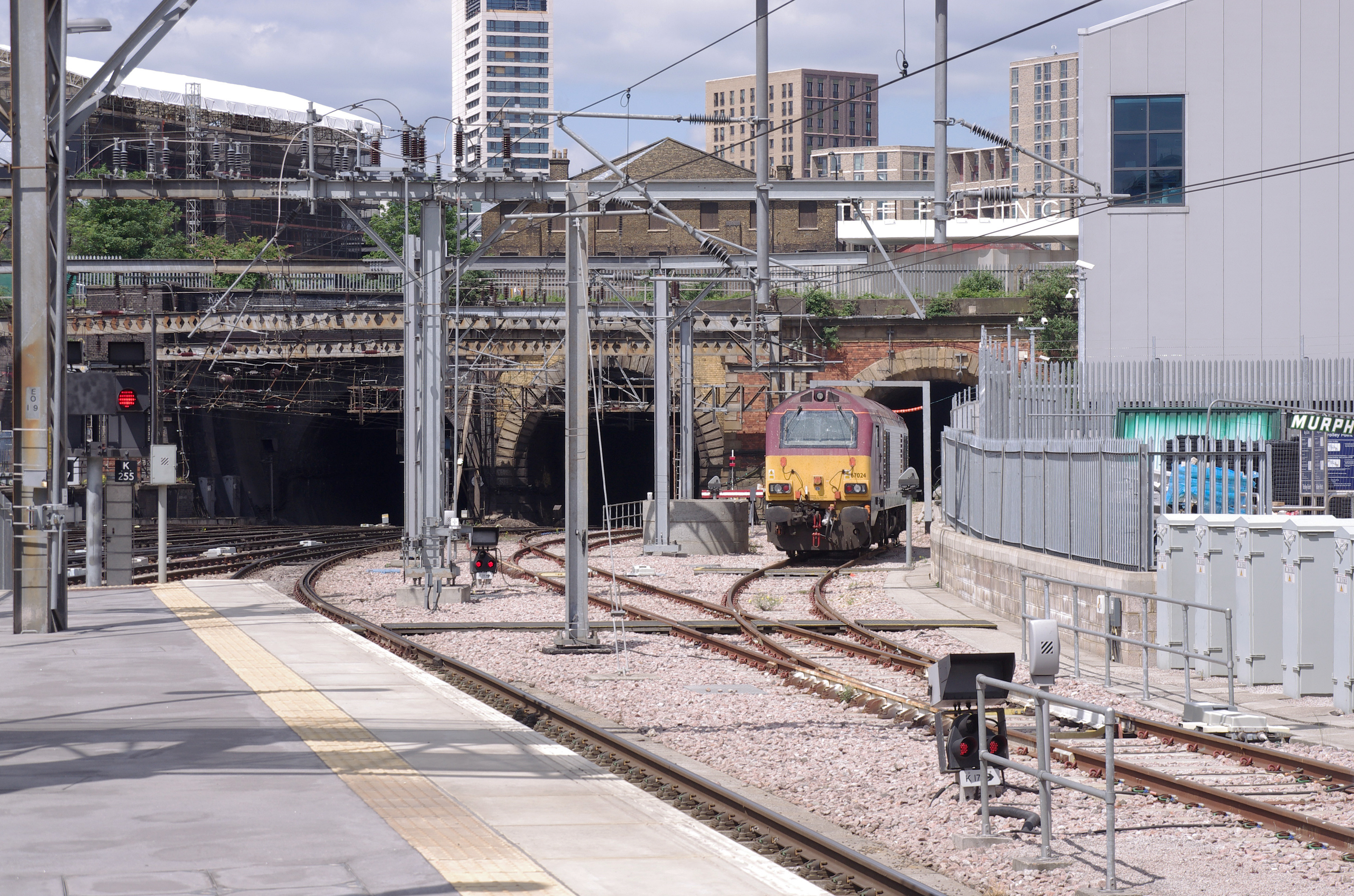 King's Cross railway station MMB B1 67024