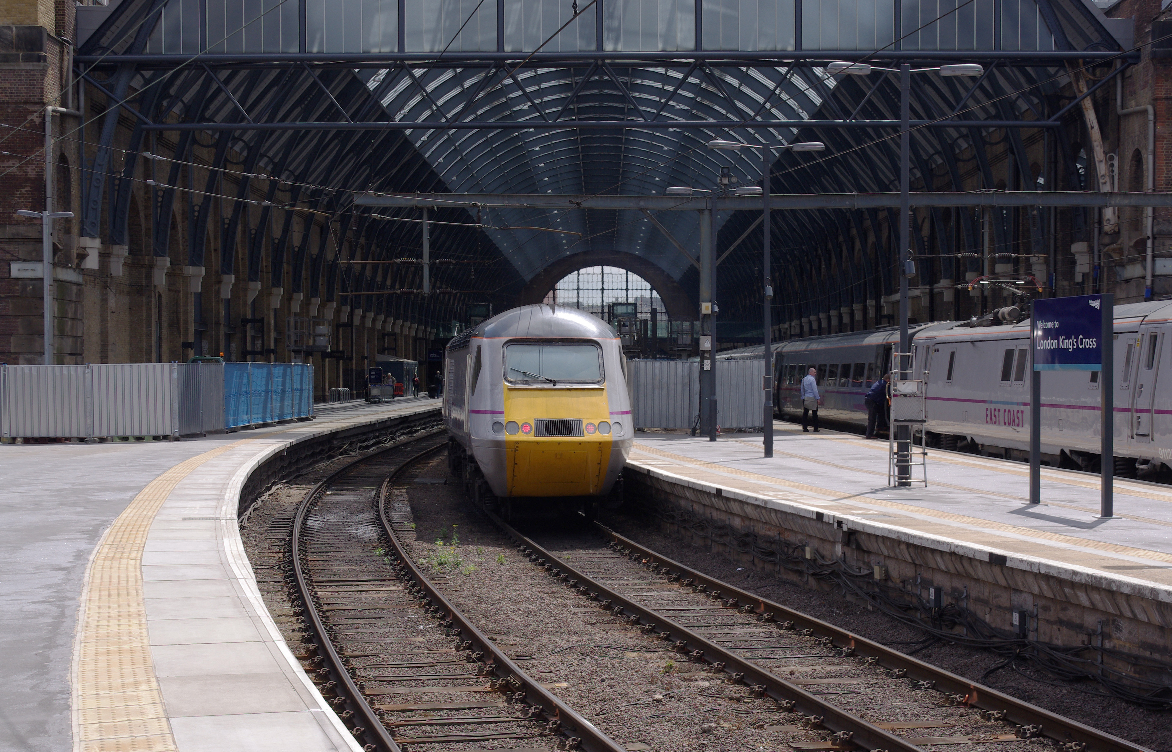 King's Cross railway station MMB B4 43274