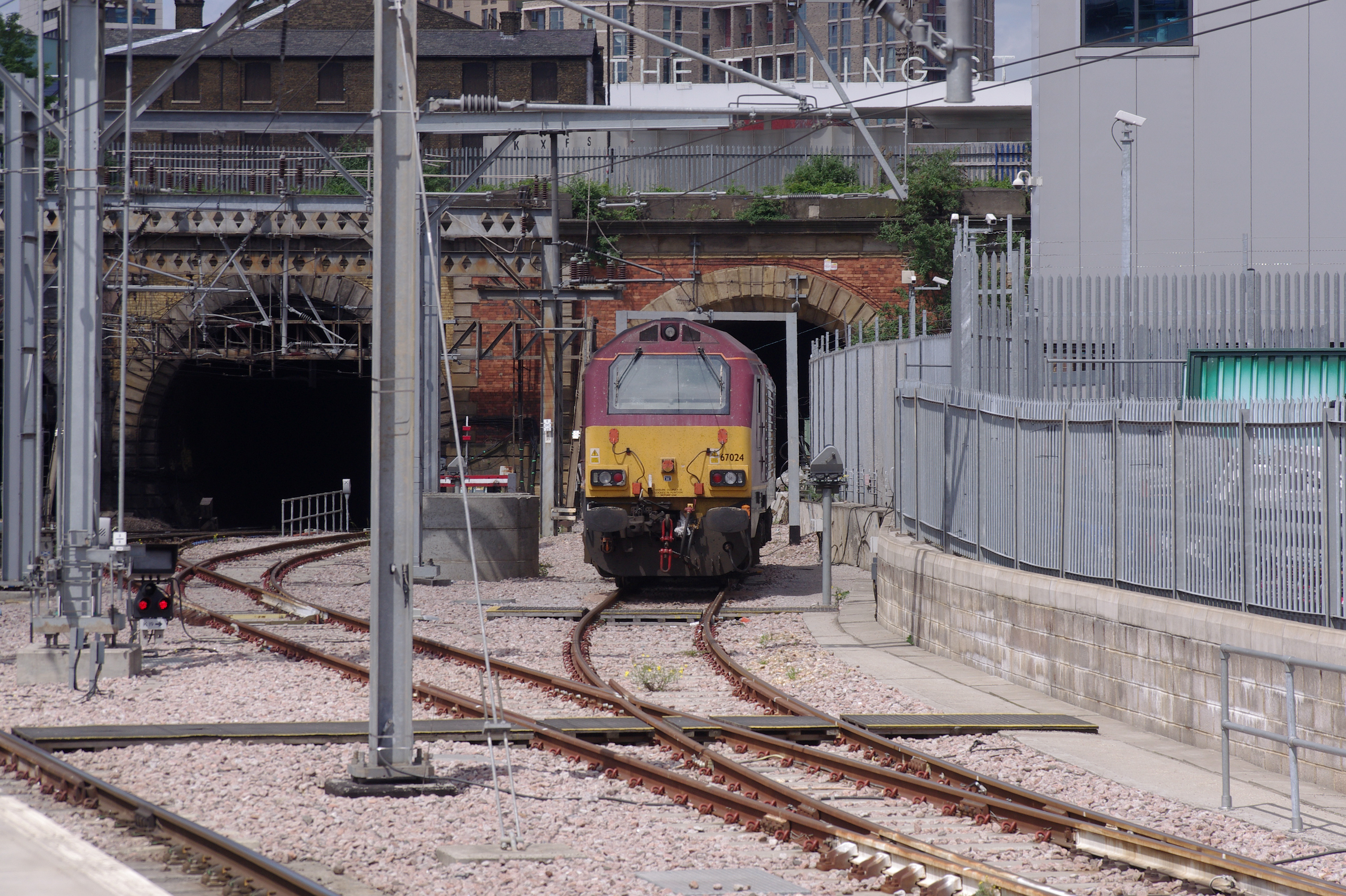 King's Cross railway station MMB B5 67024